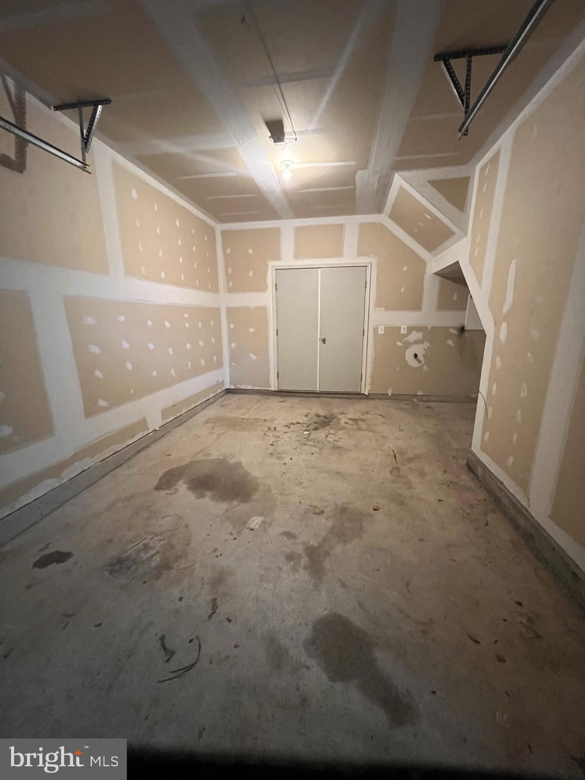 VILLAGE AT WOODSTREAM - Residential Lease