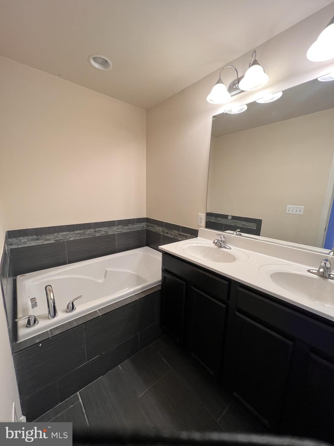 VILLAGE AT WOODSTREAM - Residential Lease