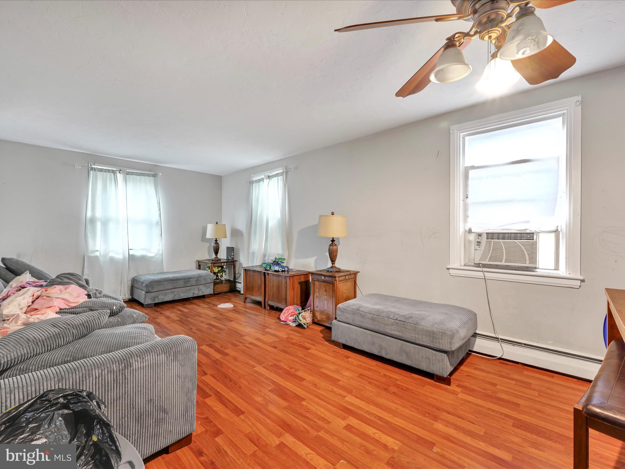 999 LOUCKS PLACE