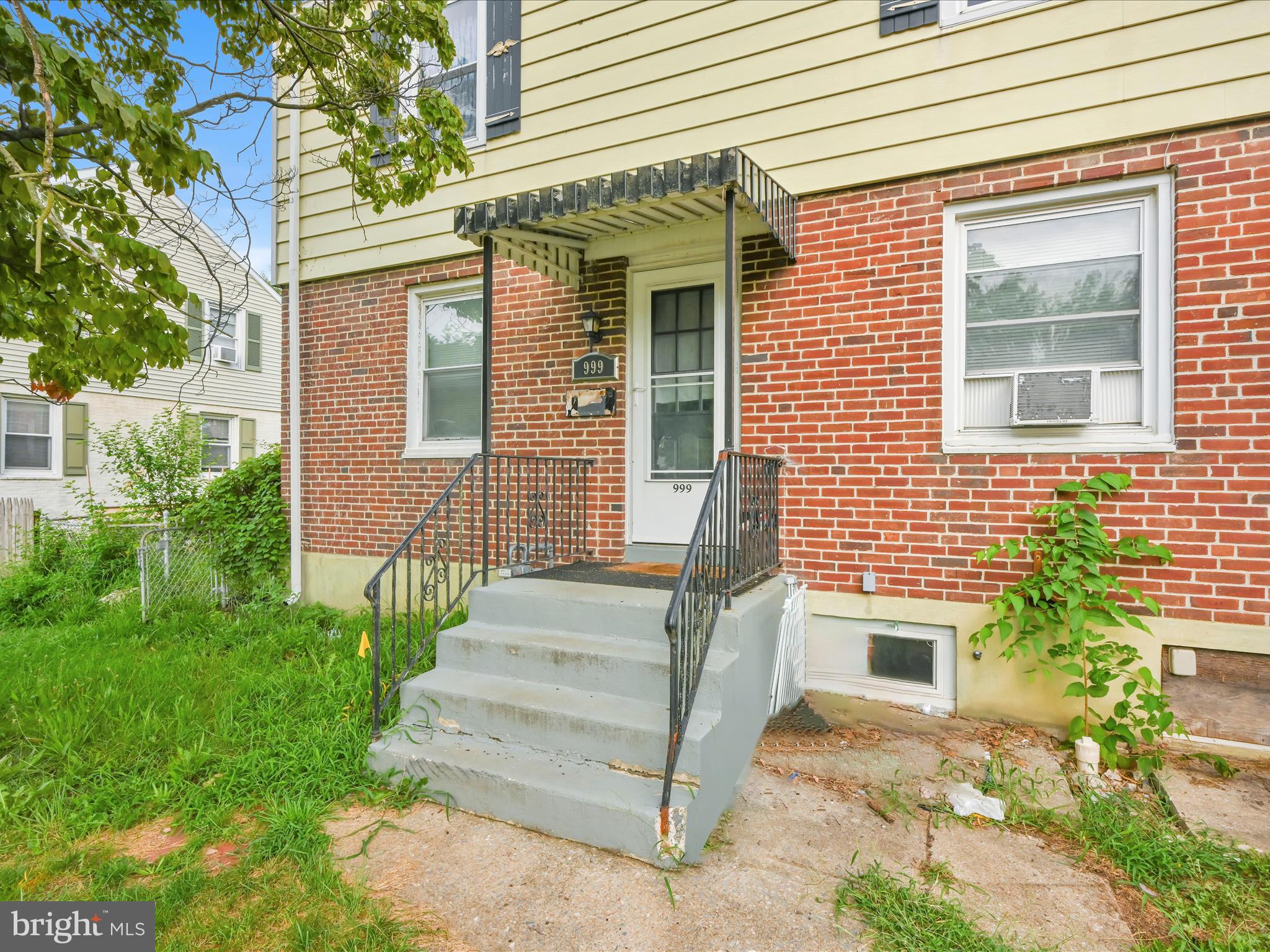 999 LOUCKS PLACE