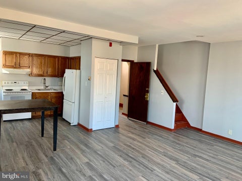 Townhouse For Rent - 2250 S 9th Street #2R<br/> PHILADELPHIA, PA 19148