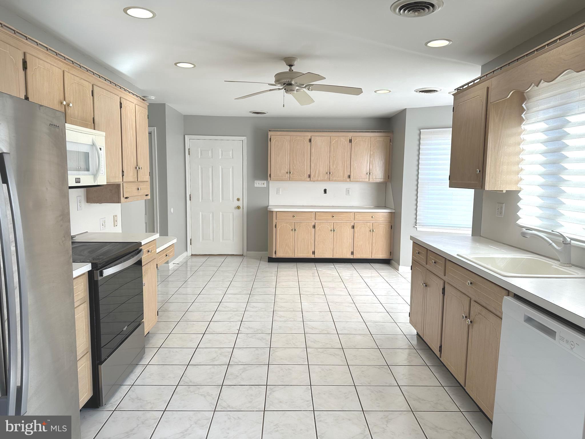 MAPLE RUN - Residential Lease