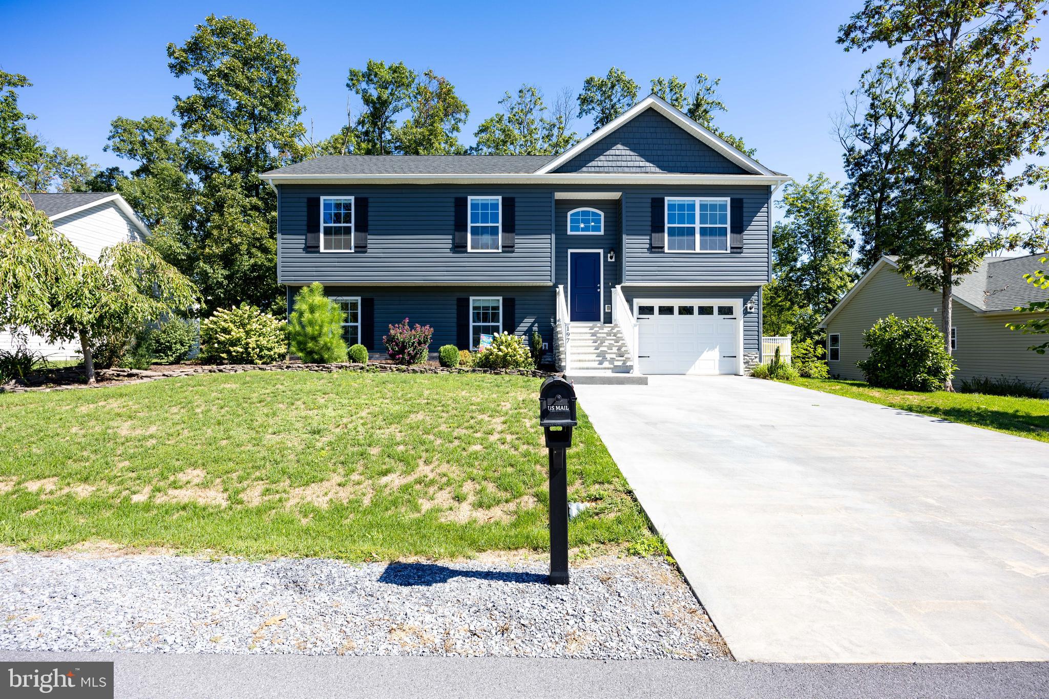 MIDDLE CREEK MANOR - Residential