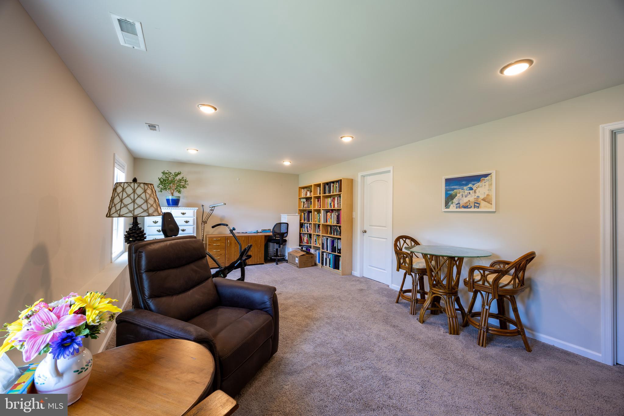 MIDDLE CREEK MANOR - Residential