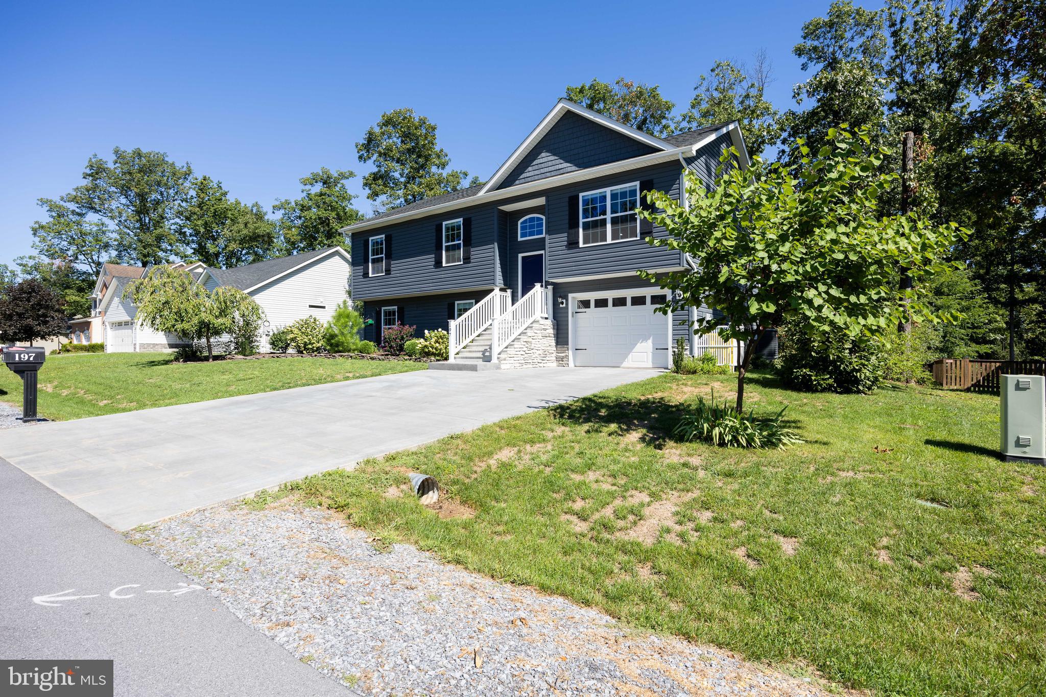 MIDDLE CREEK MANOR - Residential