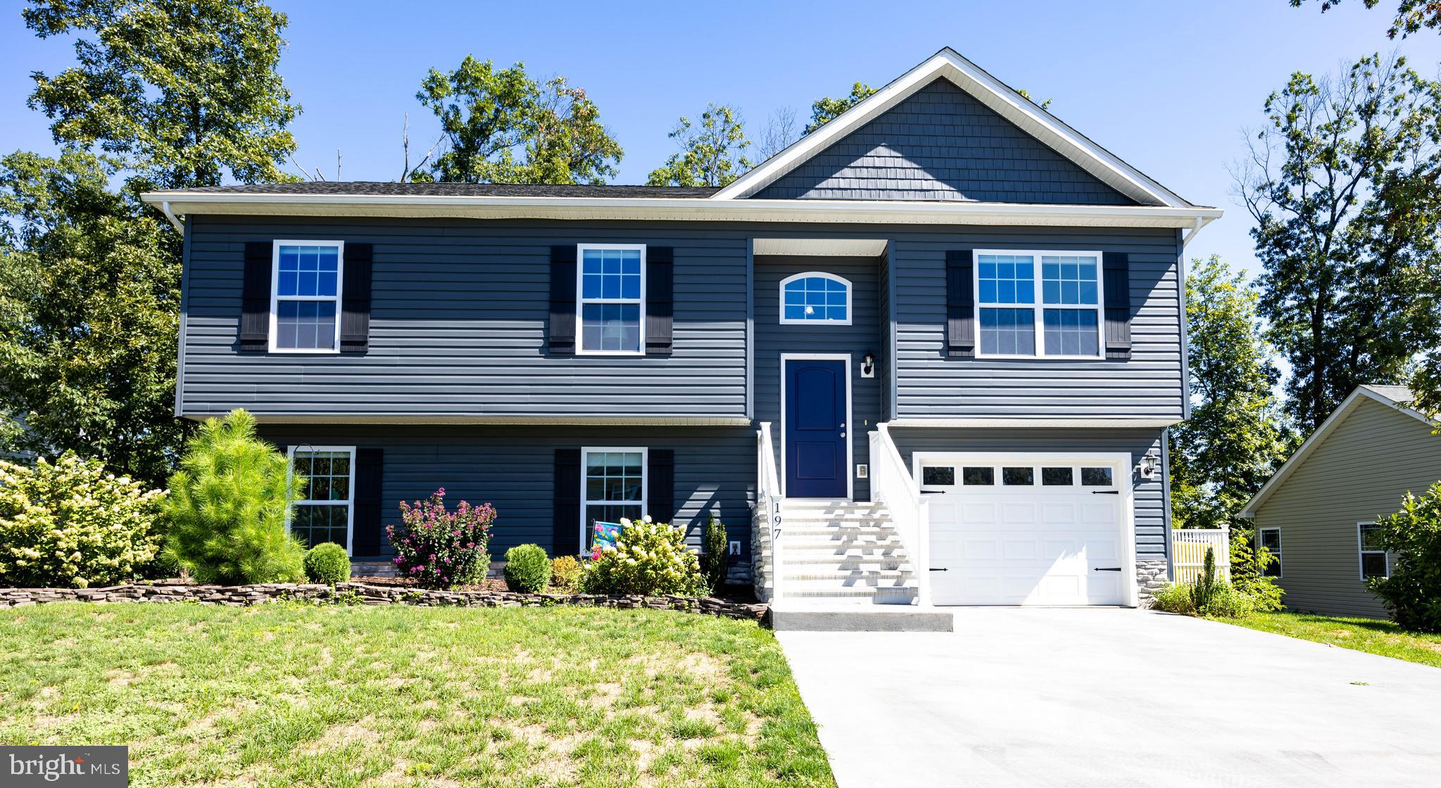 MIDDLE CREEK MANOR - Residential