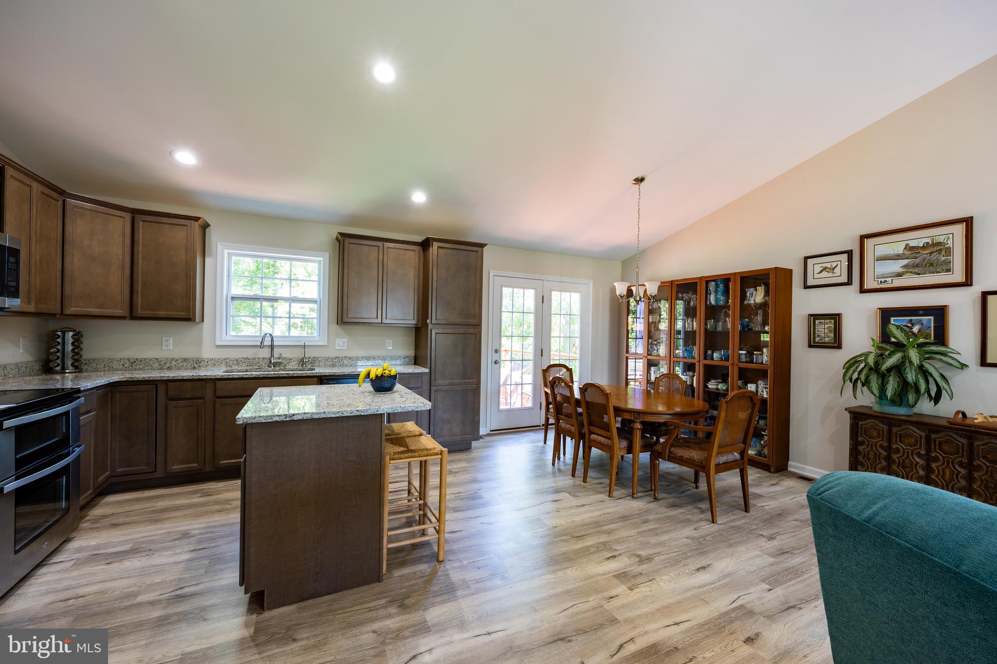 MIDDLE CREEK MANOR - Residential