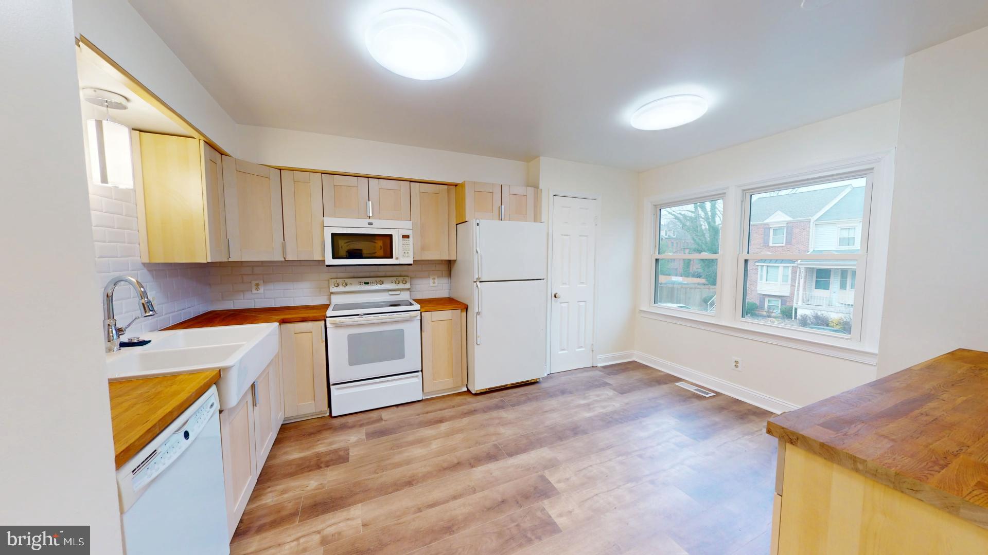 ROXBURY OF MT VERNON - Residential Lease