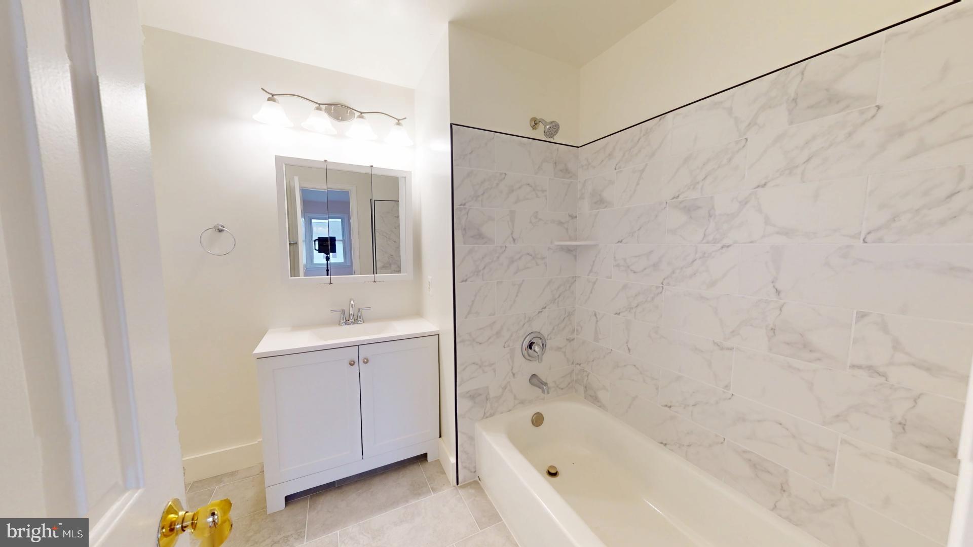 ROXBURY OF MT VERNON - Residential Lease