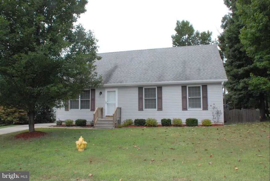 Adorable cape cod in excellent condition.  Master bedroom on main level.  3 full baths.  24 x 24 detached garage w/ loft for extra storage.  10 x 16 screened porch, patio, fenced back yard.  Extended concrete driveway.