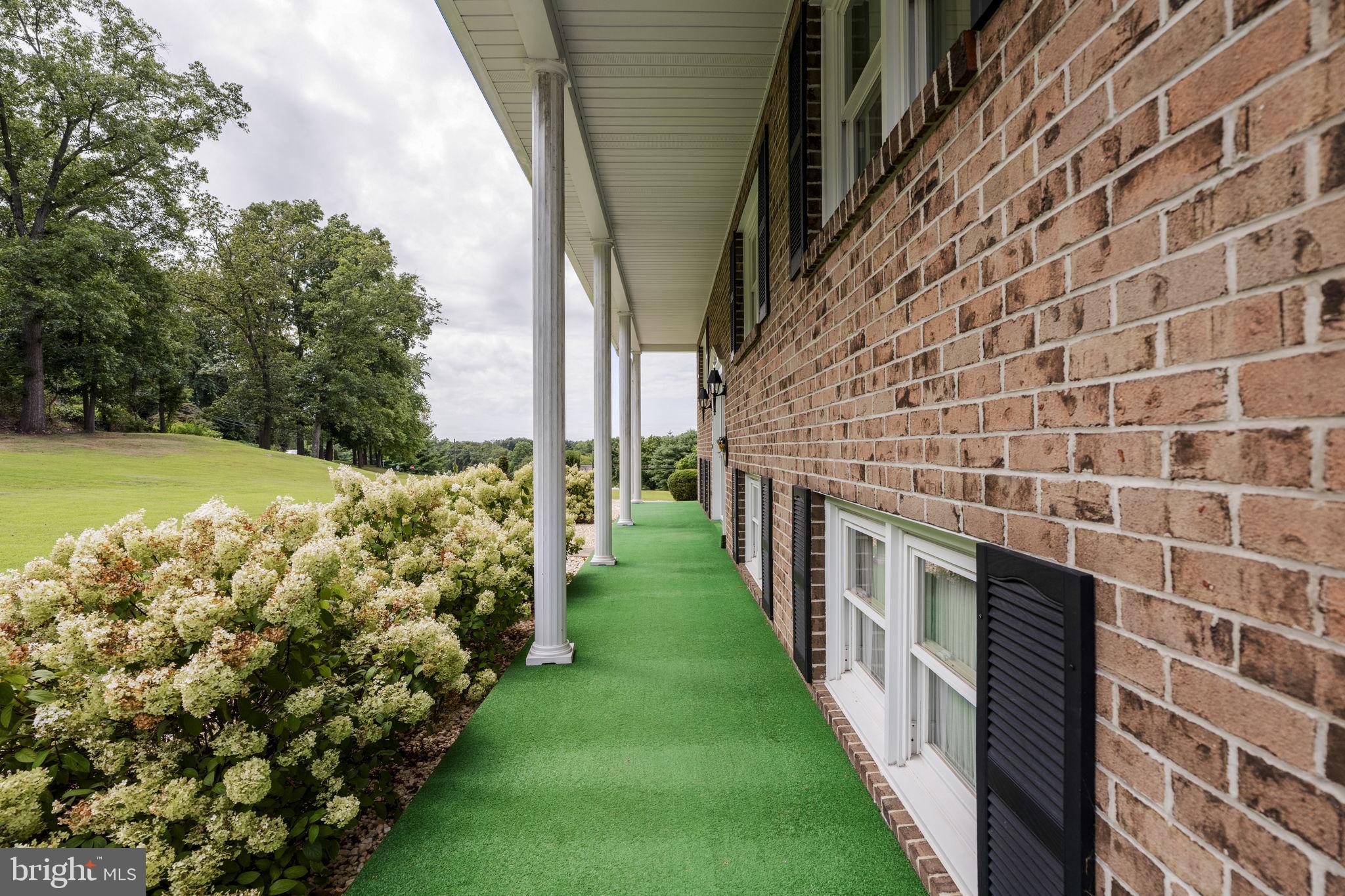 585 N RIDGE ROAD