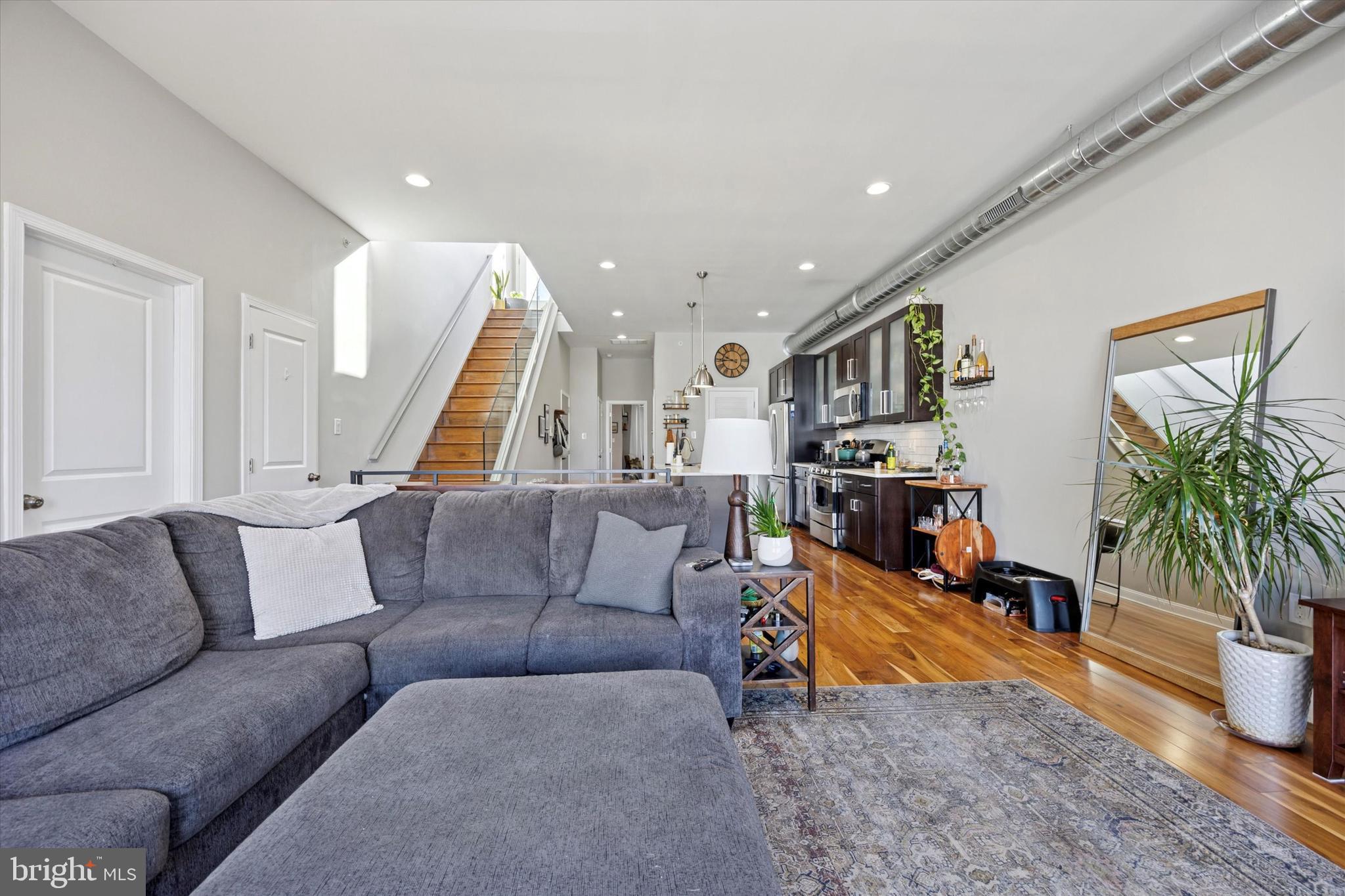 SPRING ARTS - Residential Lease