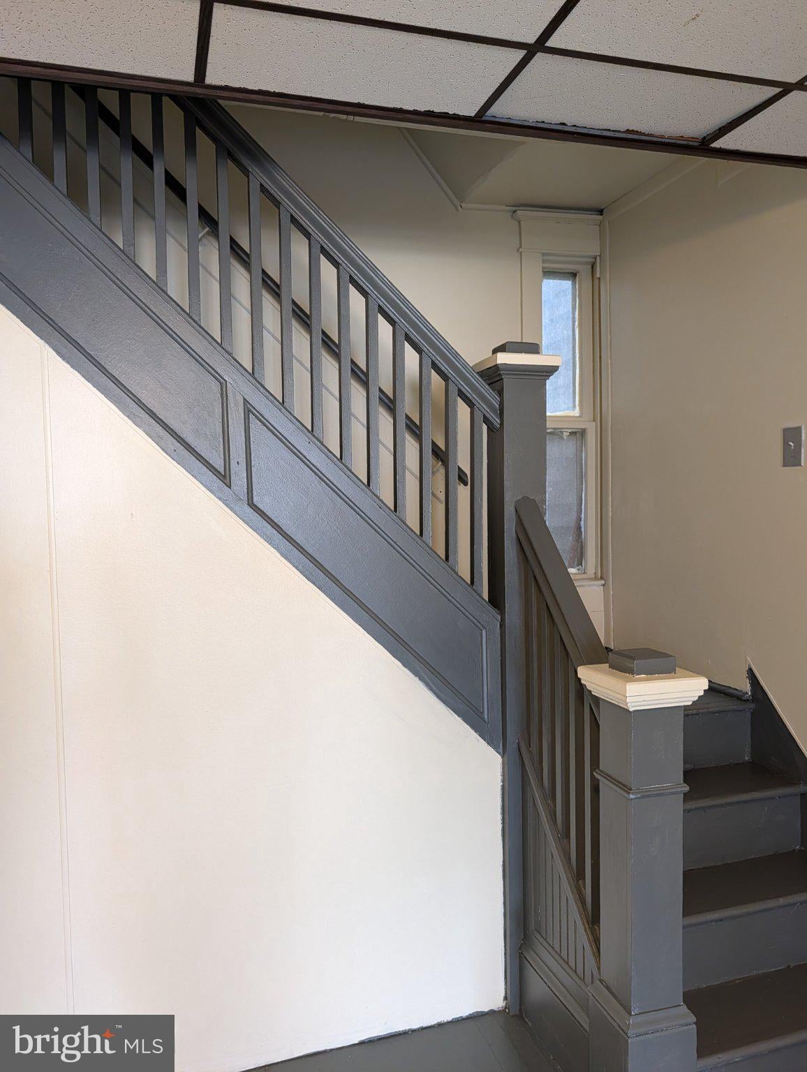 438 W 6TH STREET