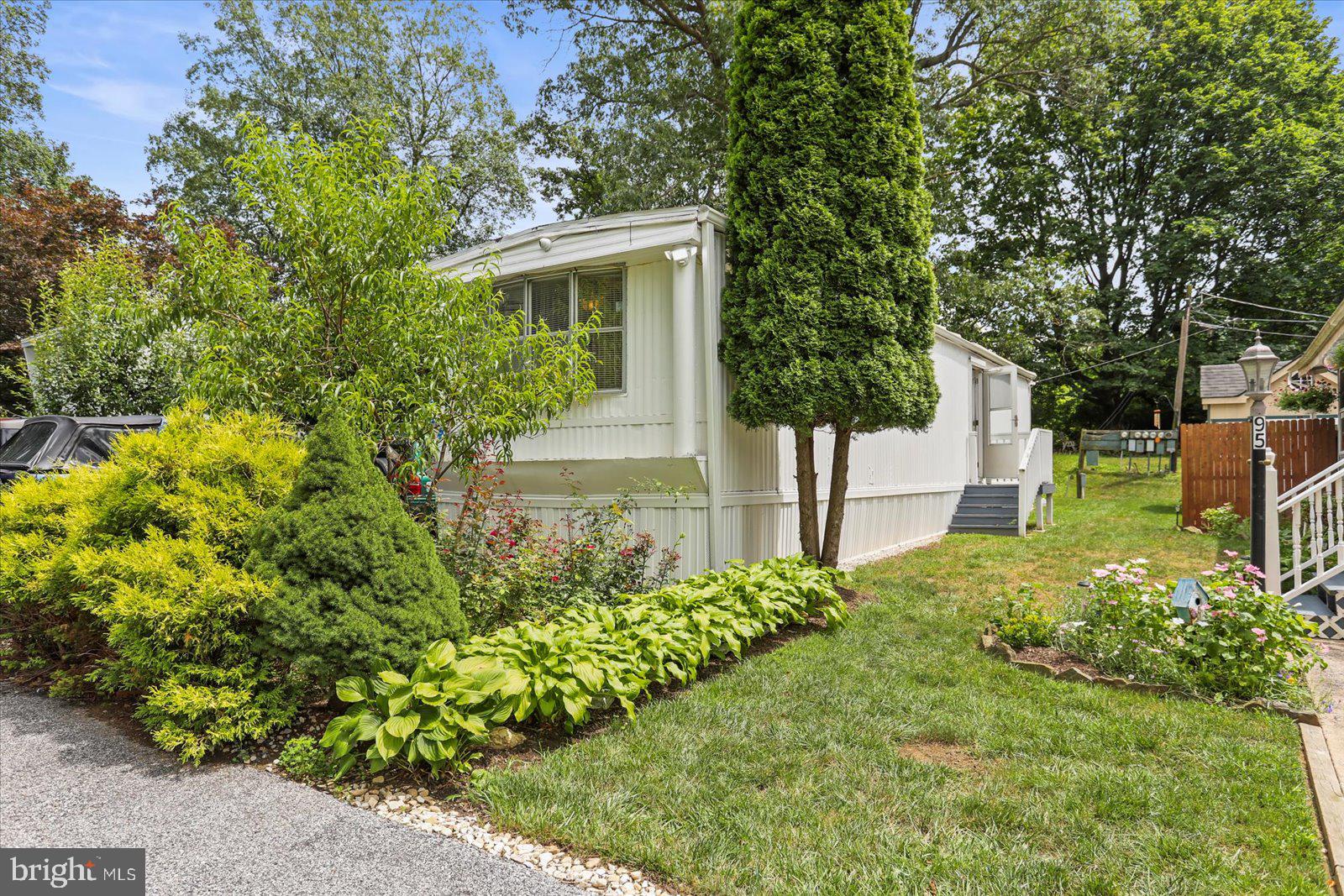 2723 QUEEN STREET S 96