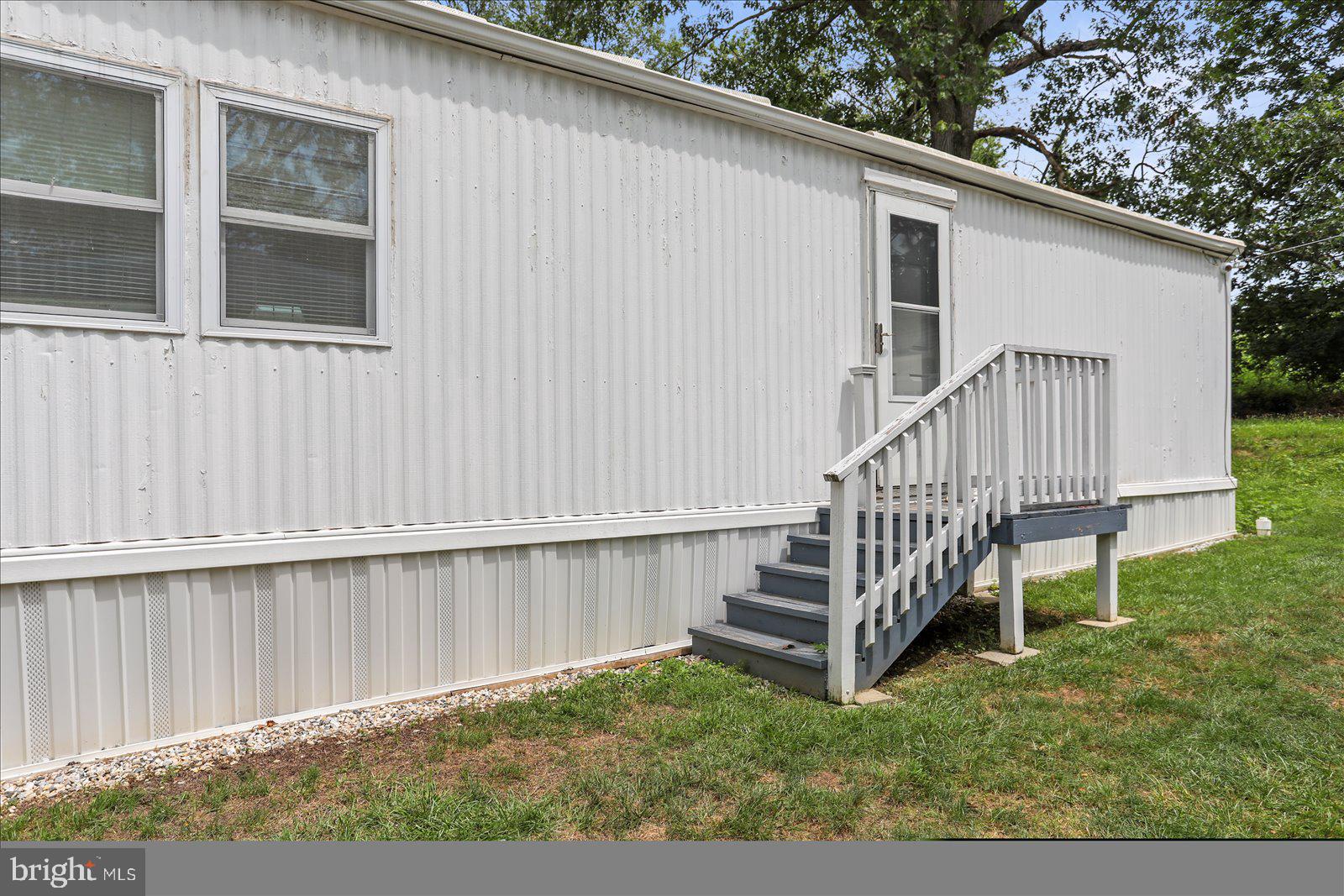 2723 QUEEN STREET S 96