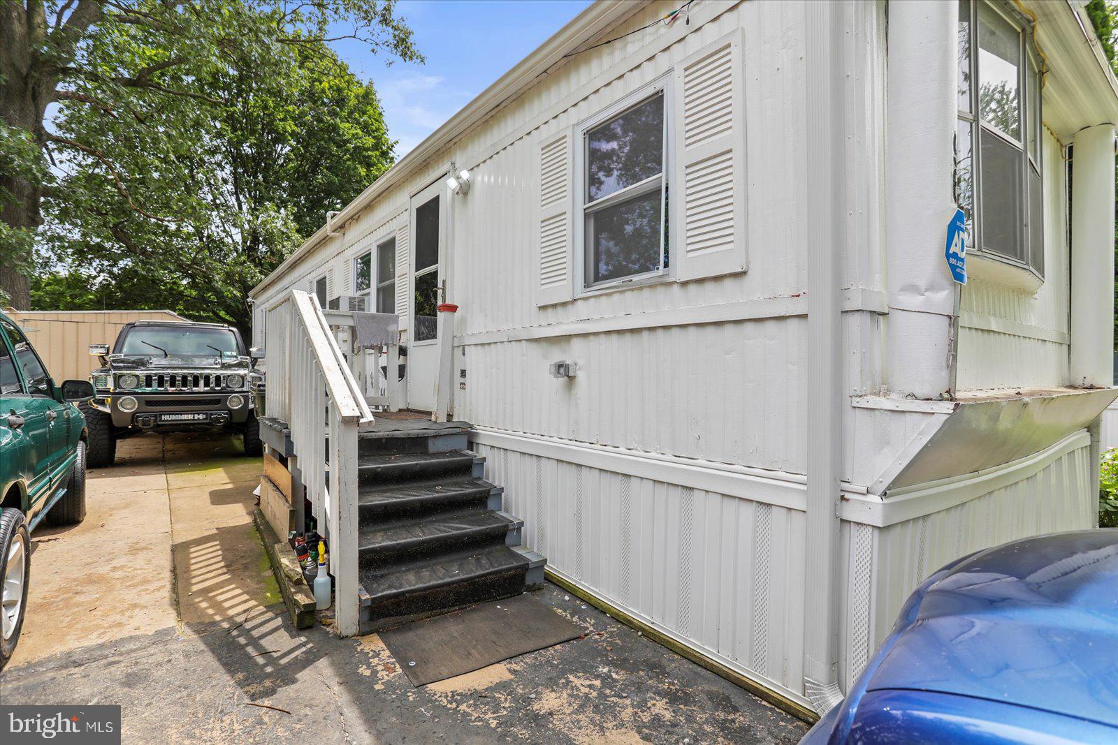 Welcome to an affordable 2 bed 1 bath home convenient to Queen Street and Shopping! Lot rent is $563 a month and covers trash, sewer and the lot rent itself.