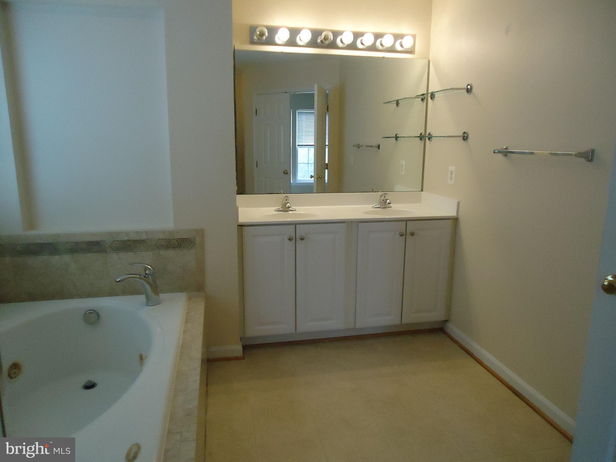 RIVERDALE - Residential Lease