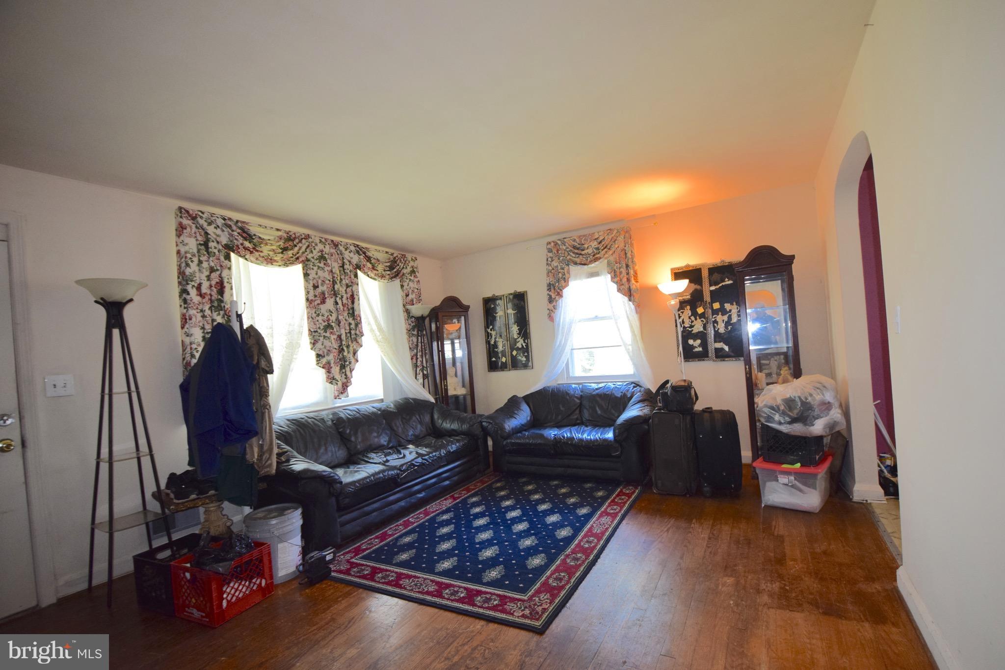 CATONSVILLE MANOR - Residential