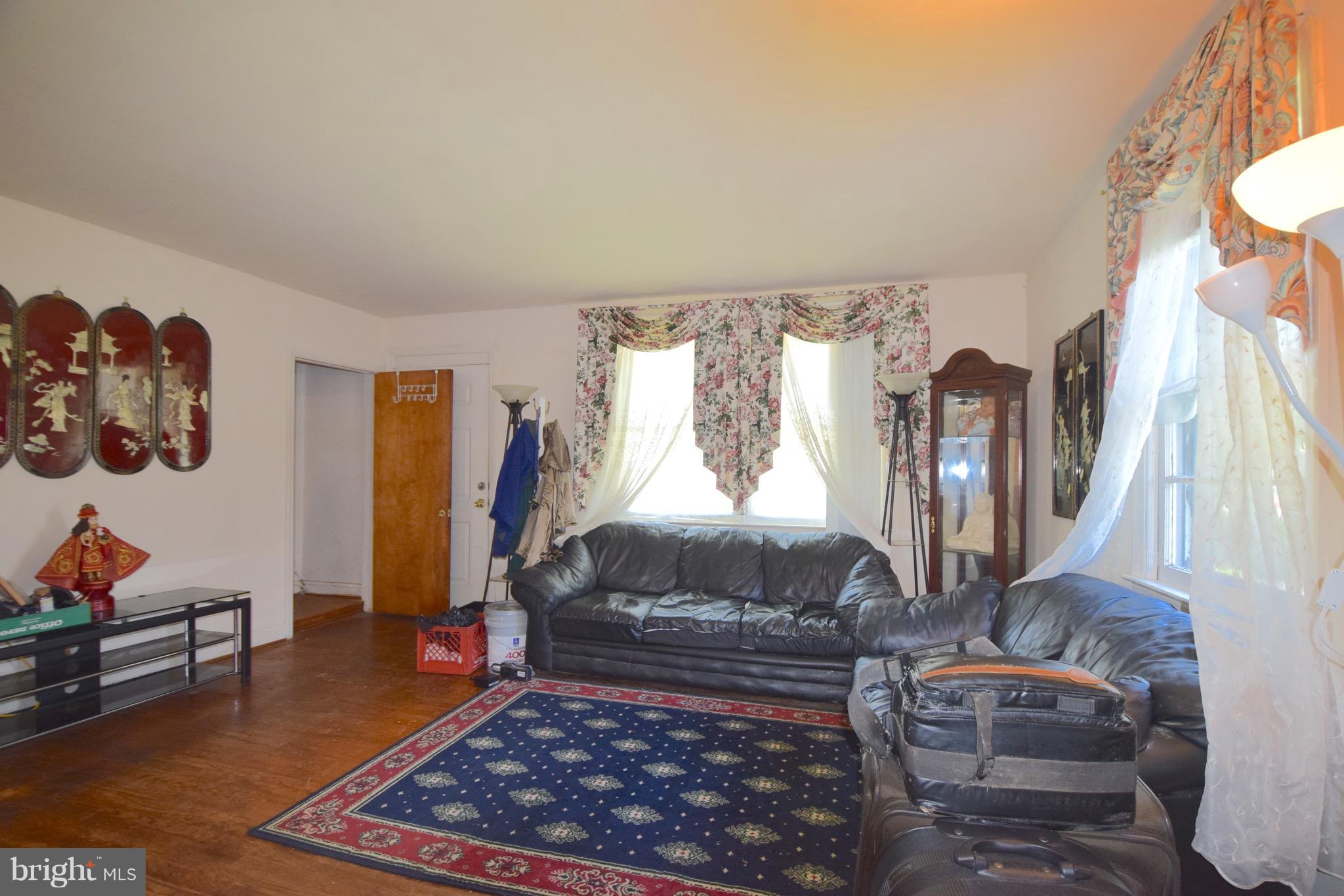 CATONSVILLE MANOR - Residential