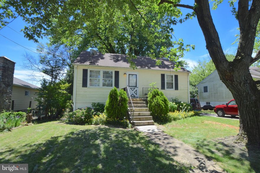 Great investment opportunity. Get this home for a great price and fix it up as you like. 4 Bedrooms, 2.5 Baths, large fully fenced backyards. Minutes away from local schools, stores, restaurants and the highway.  Large home with lots of space in a great area.  Come make this your home today!