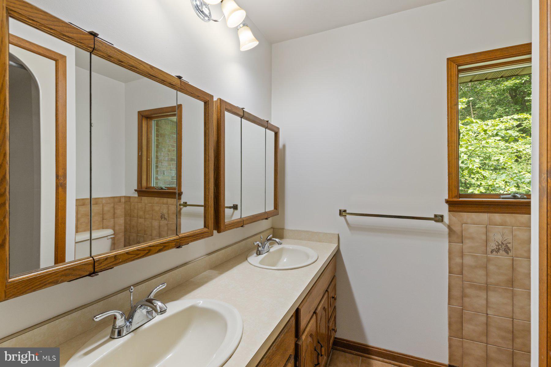 WILLOW HILL MANOR - Residential