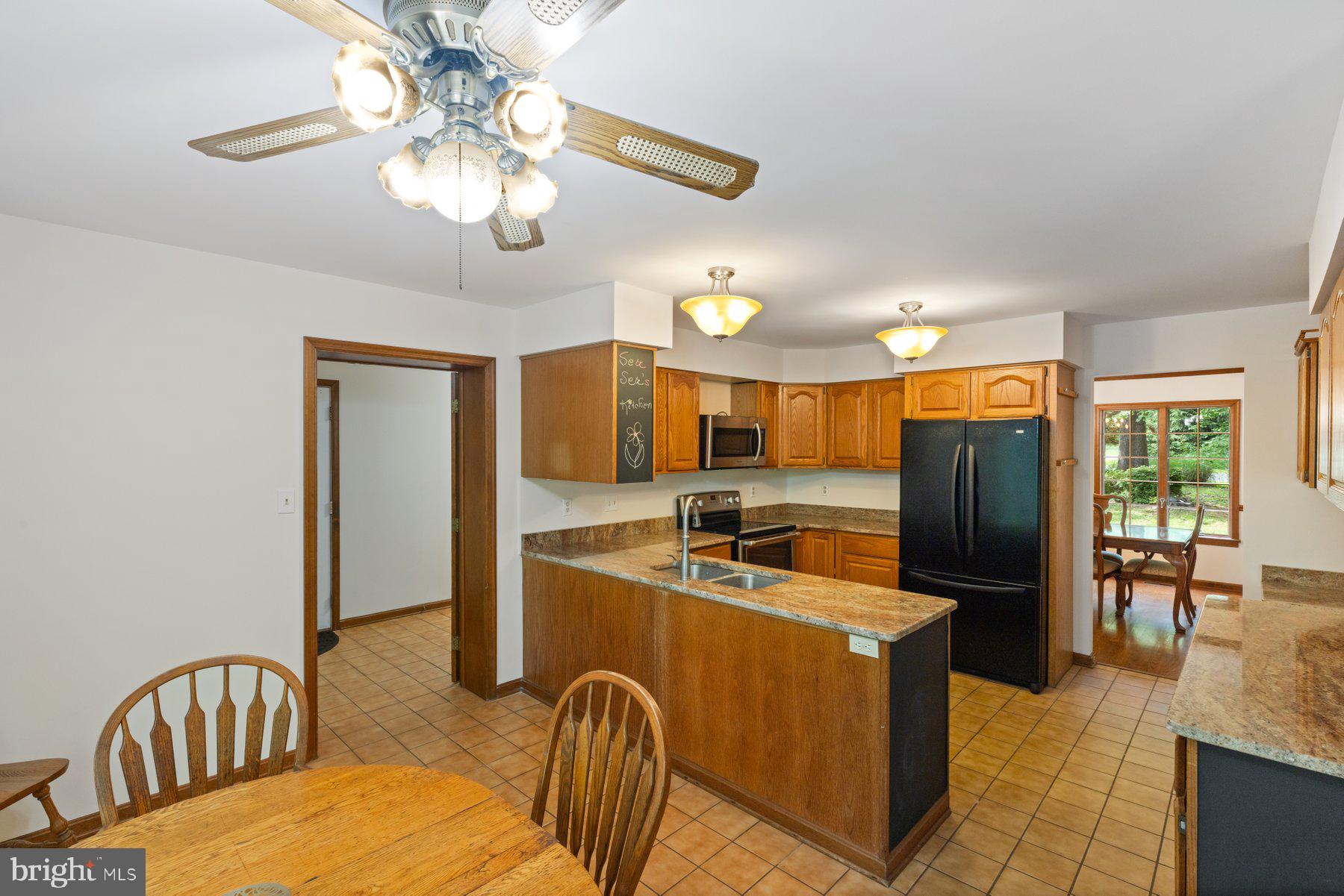 WILLOW HILL MANOR - Residential