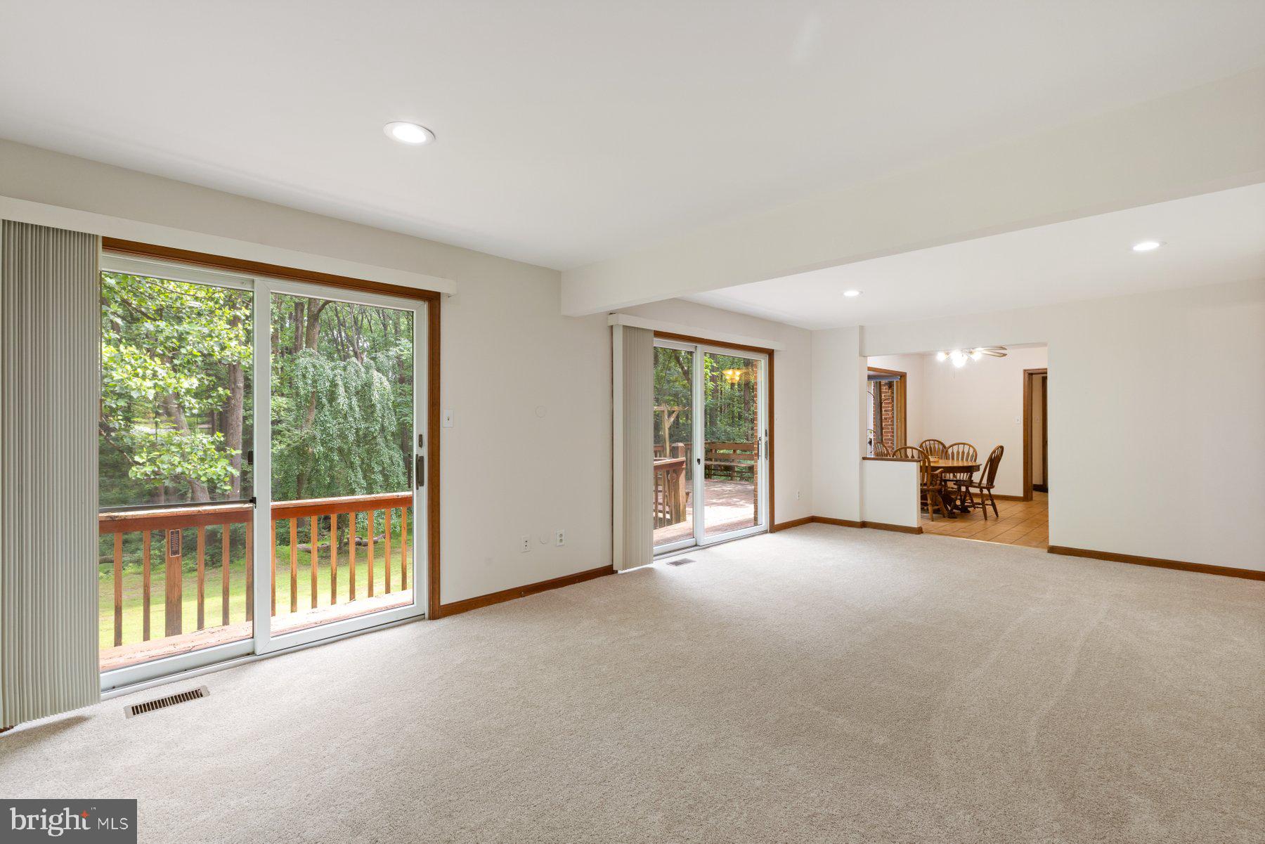 WILLOW HILL MANOR - Residential