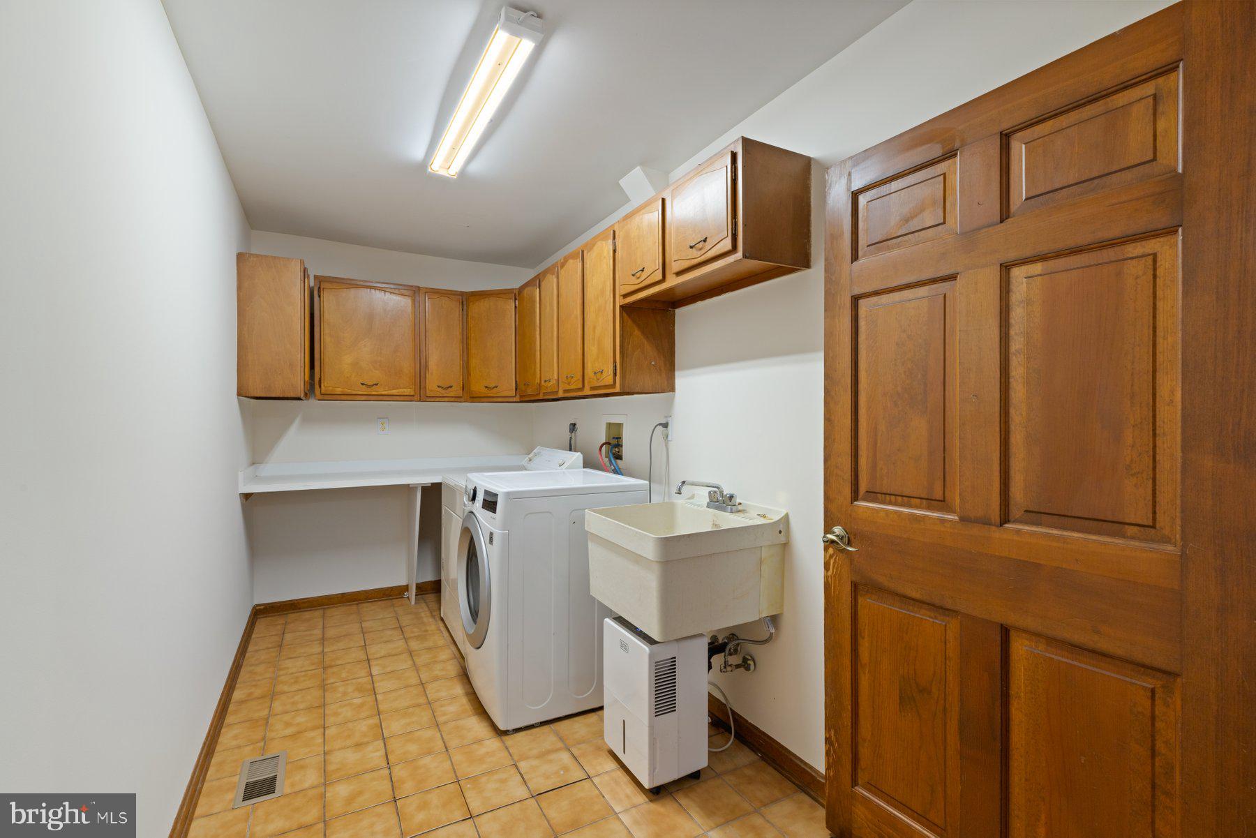 WILLOW HILL MANOR - Residential