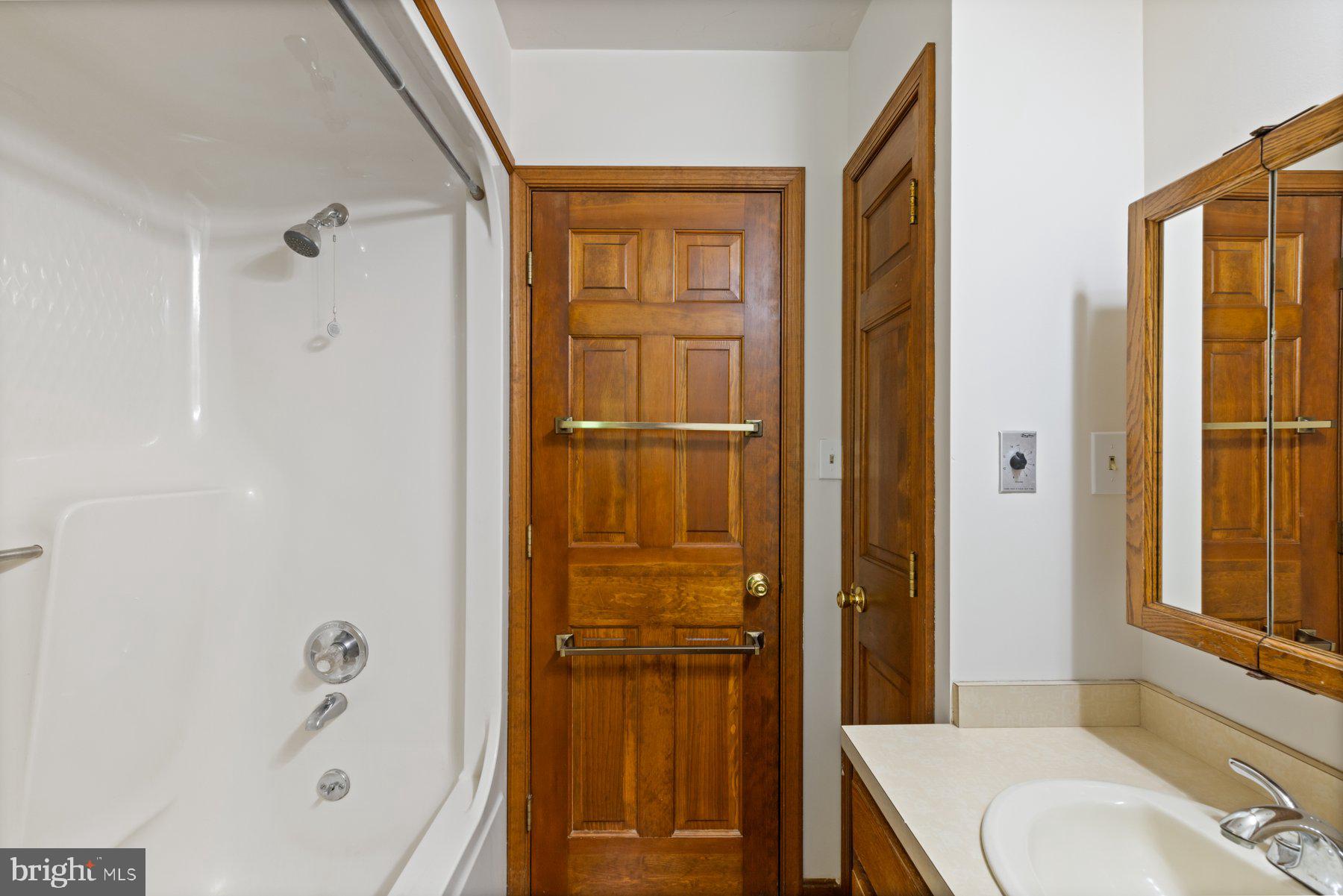 WILLOW HILL MANOR - Residential