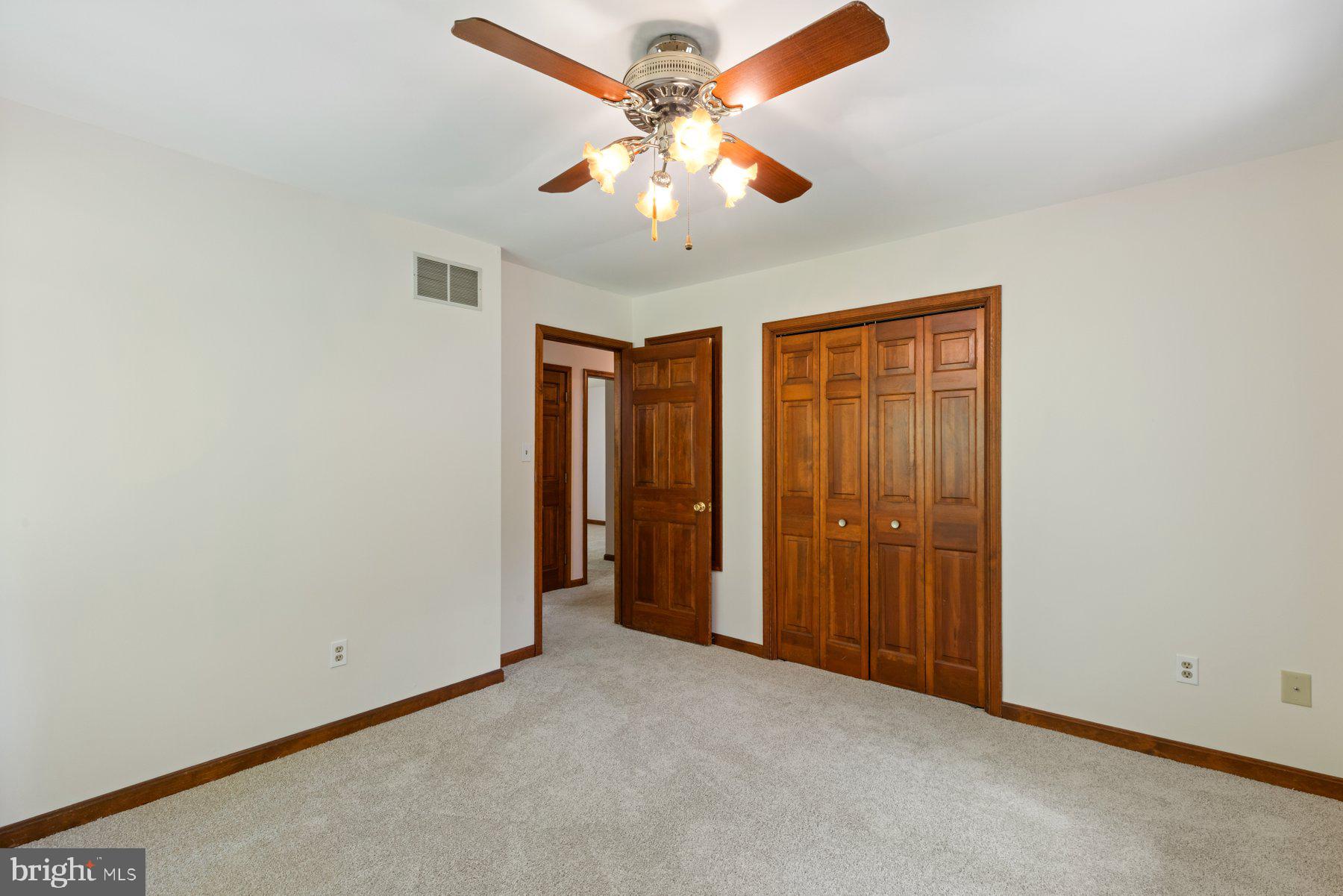 WILLOW HILL MANOR - Residential