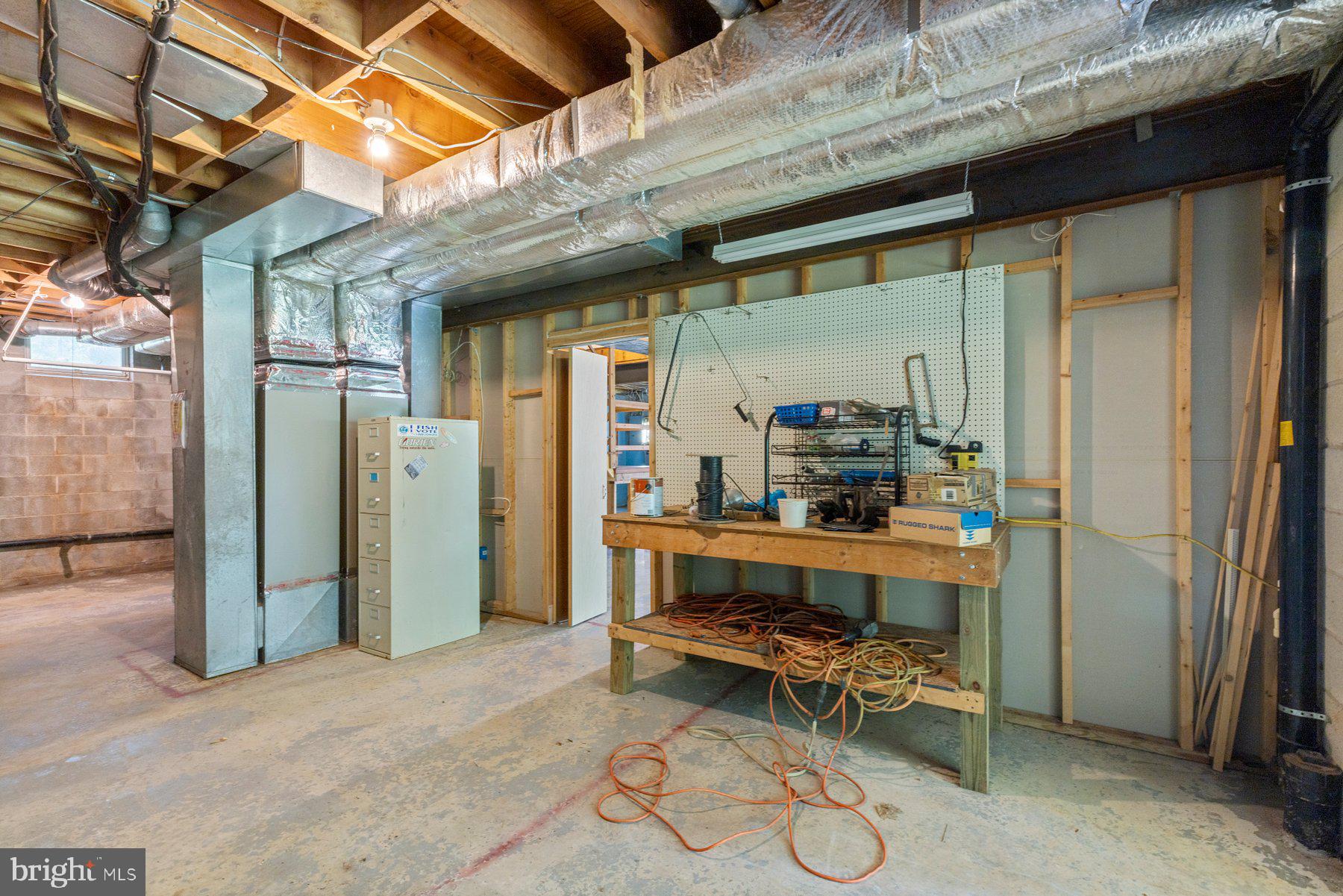 WILLOW HILL MANOR - Residential