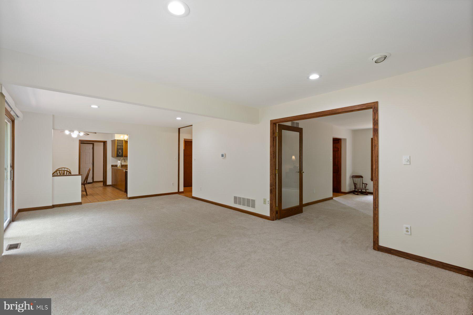 WILLOW HILL MANOR - Residential