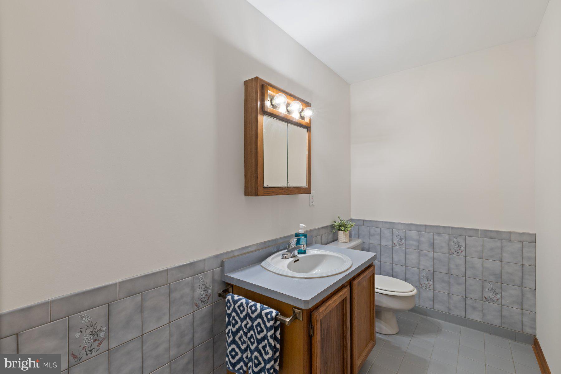 WILLOW HILL MANOR - Residential