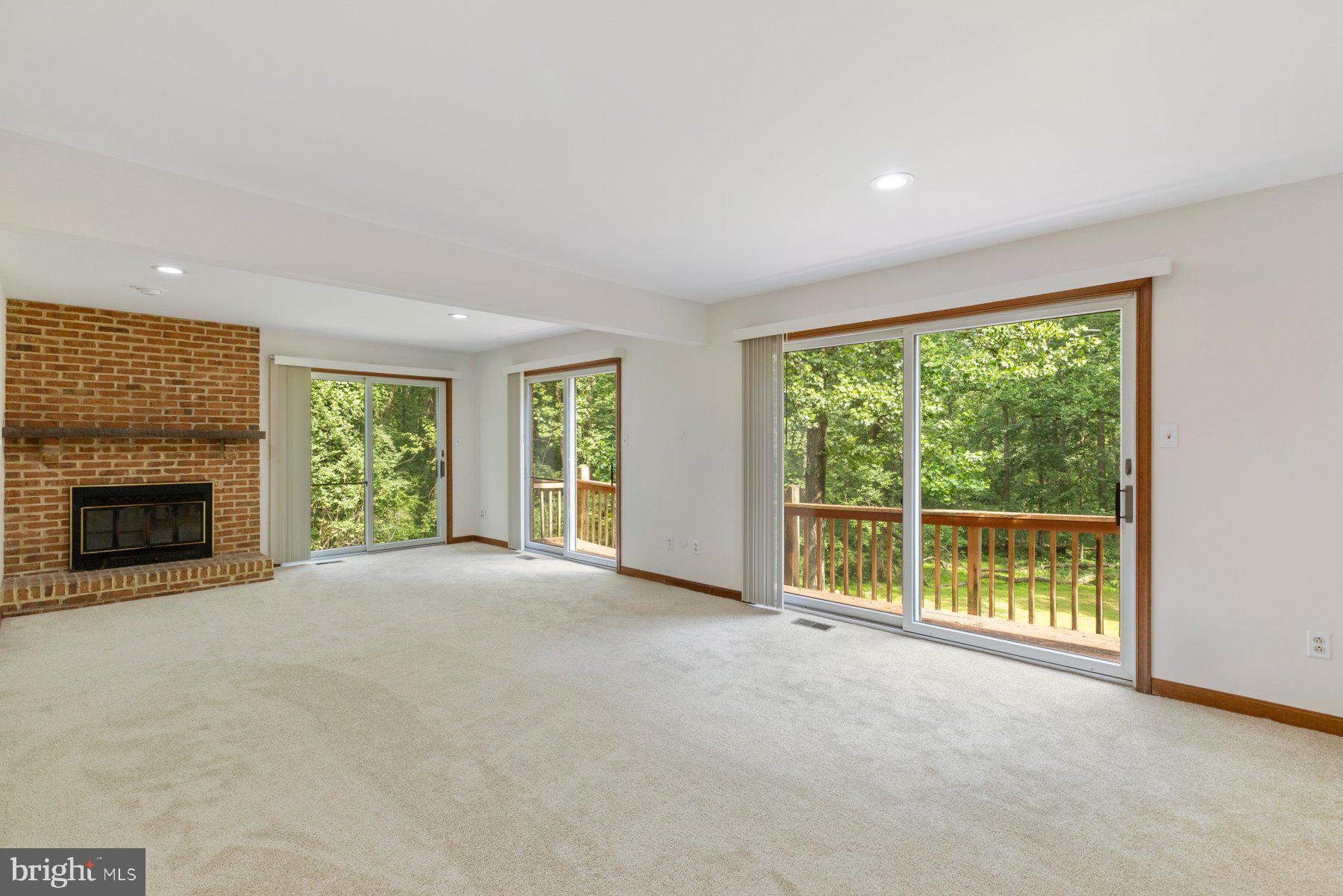 WILLOW HILL MANOR - Residential