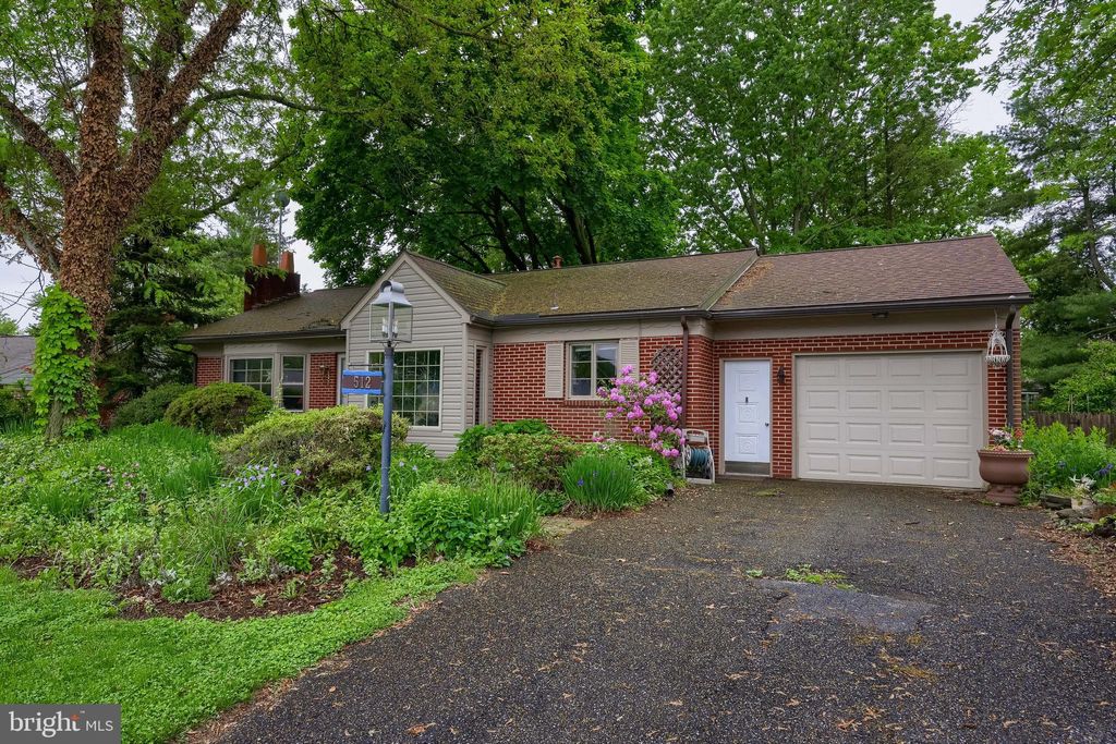 Photo of 512 Saratoga Road, LANCASTER, PA 17603 (MLS # PALA2069752)