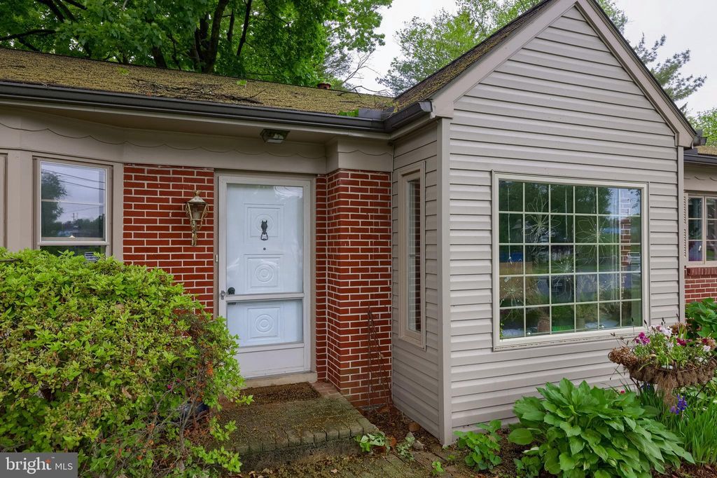 Photo of 512 Saratoga Road, LANCASTER, PA 17603 (MLS # PALA2069752)