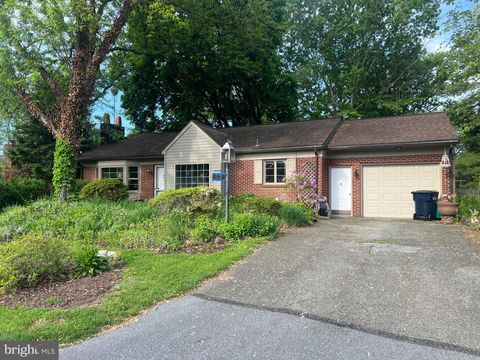 512 SARATOGA ROAD LANCASTER PA 17603