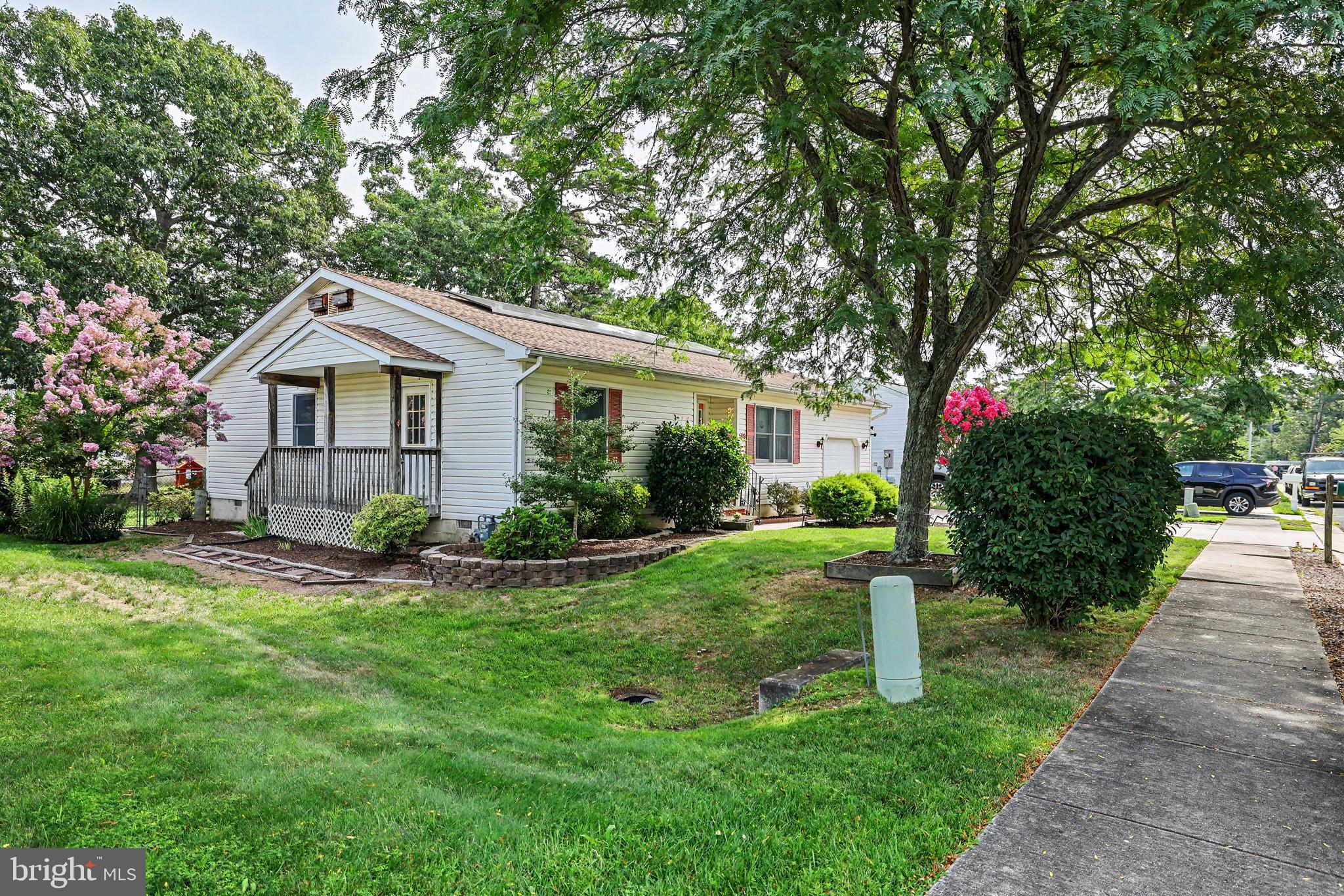 133 W HOLLY LANE