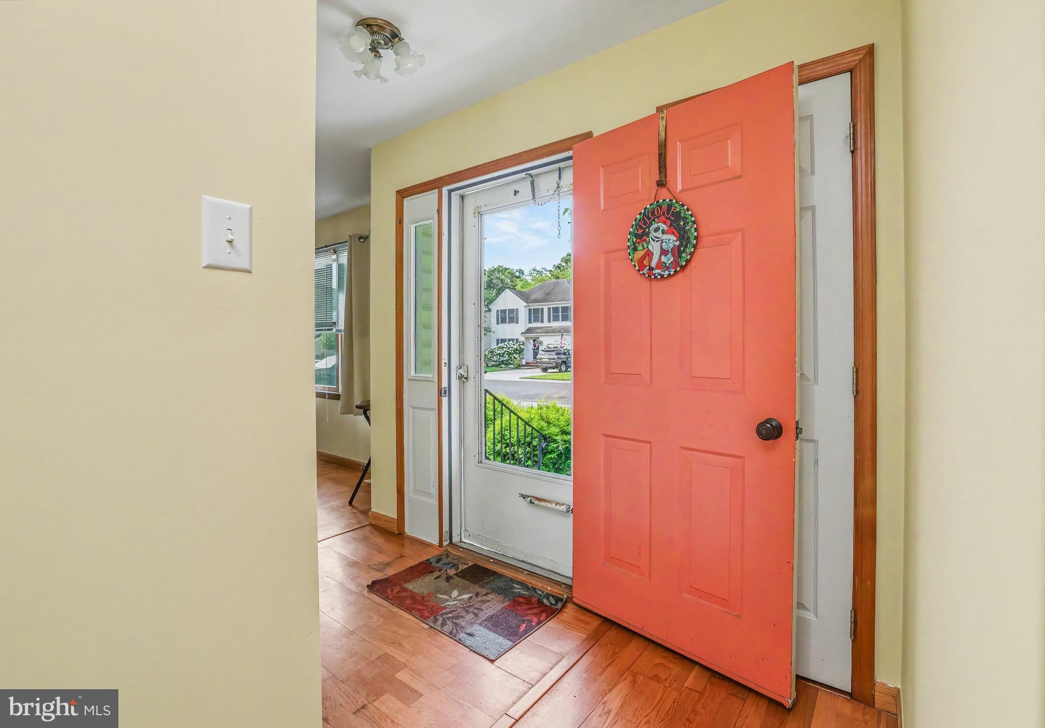 133 W HOLLY LANE