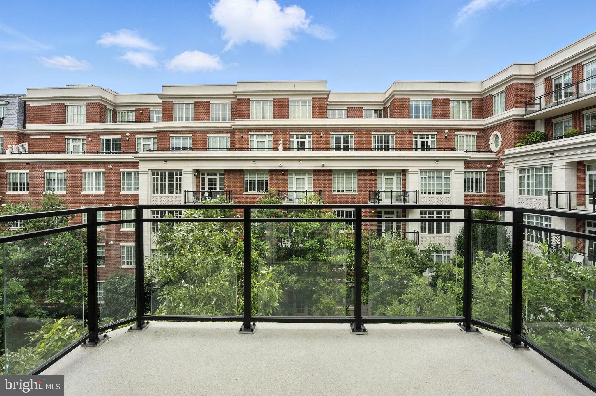 THE SIGNET - Residential