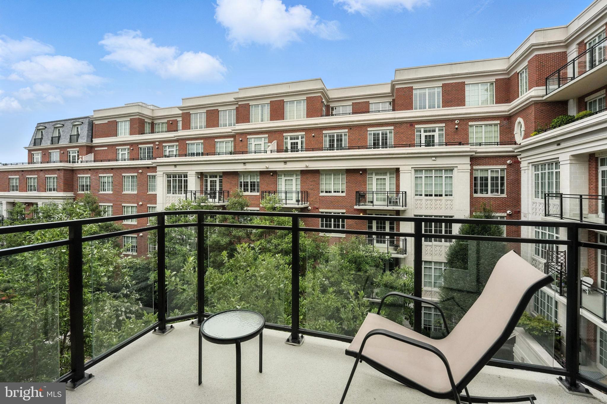 THE SIGNET - Residential