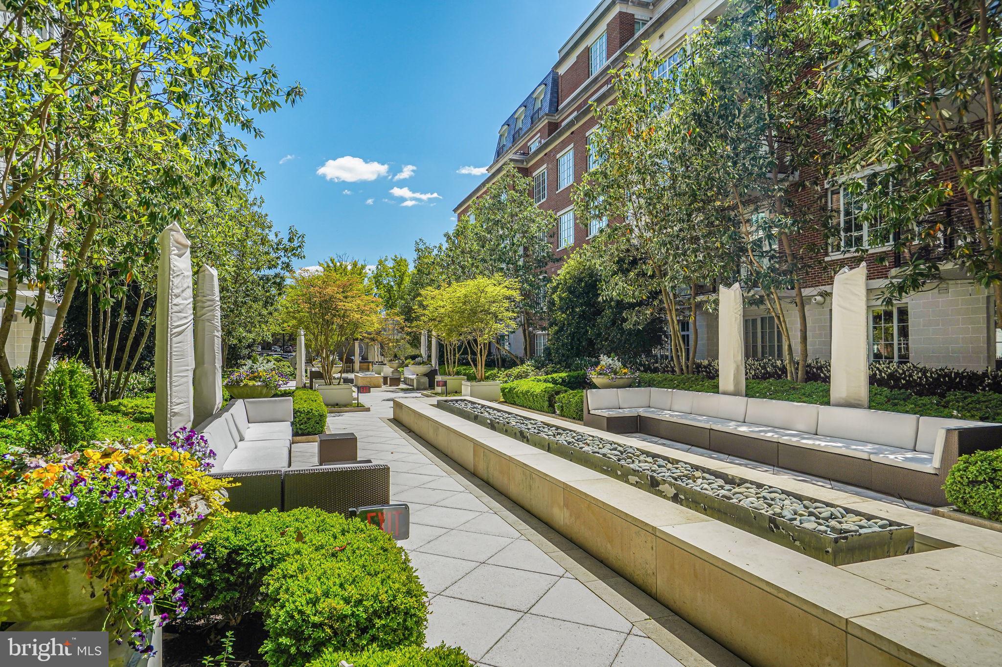 THE SIGNET - Residential