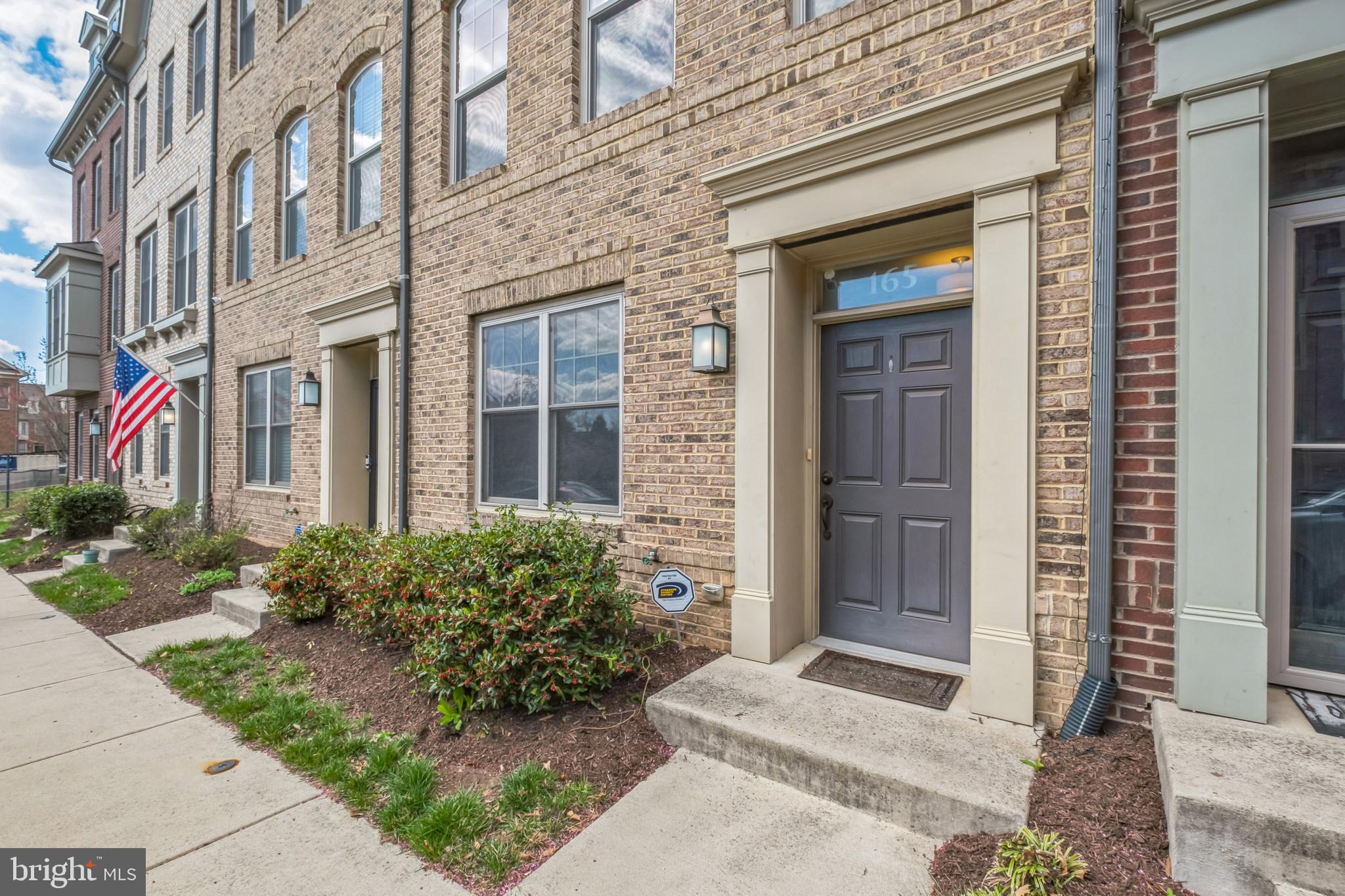 165 CONCORD PLACE NE
