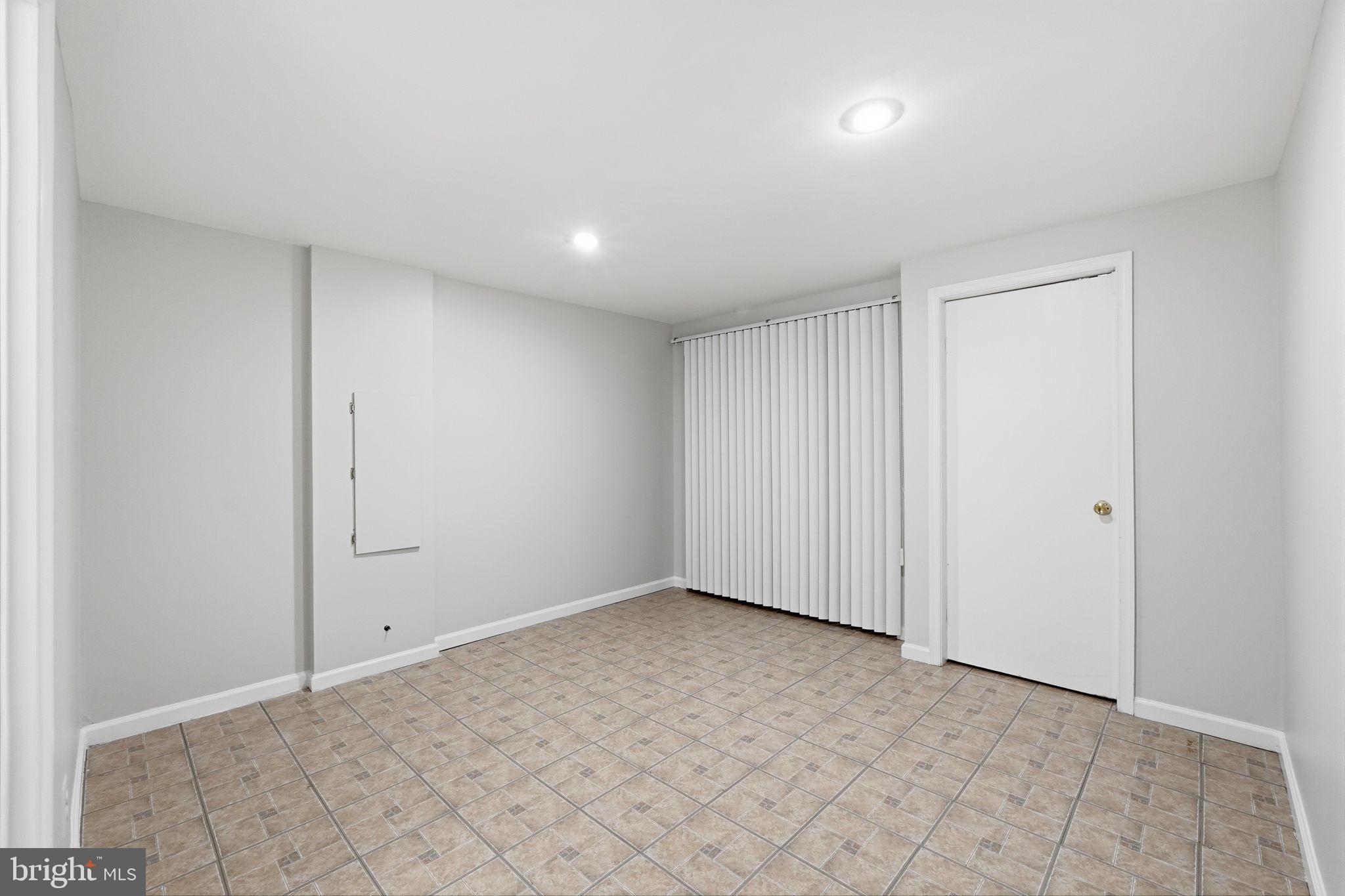 CROWNLEIGH - Residential