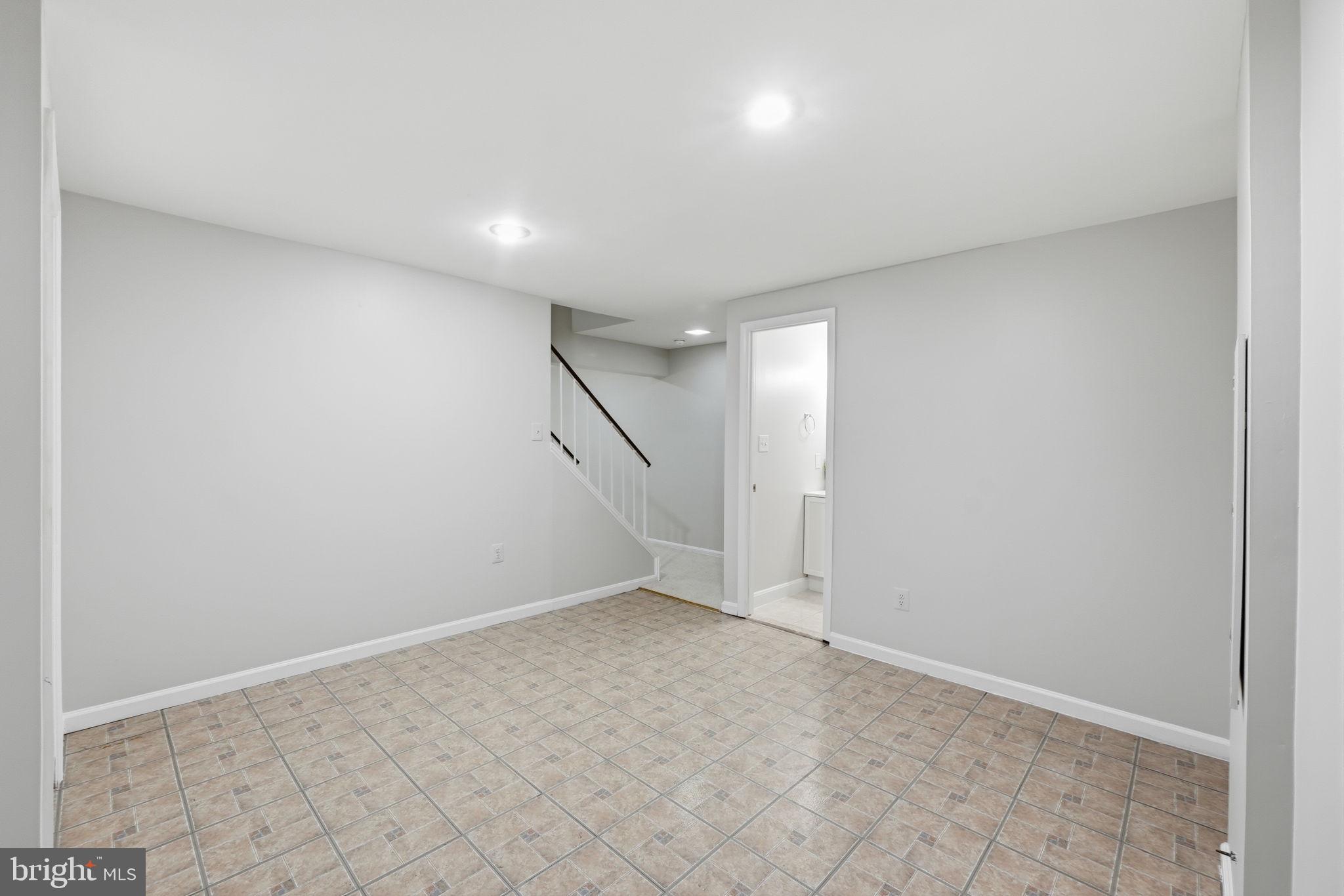CROWNLEIGH - Residential