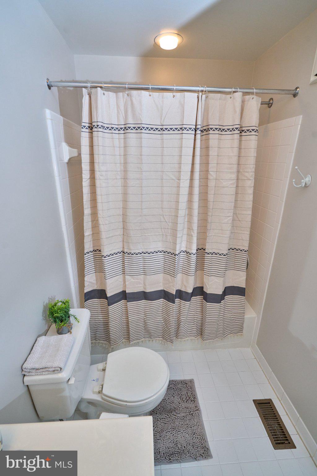 ISLAND CREEK - Residential