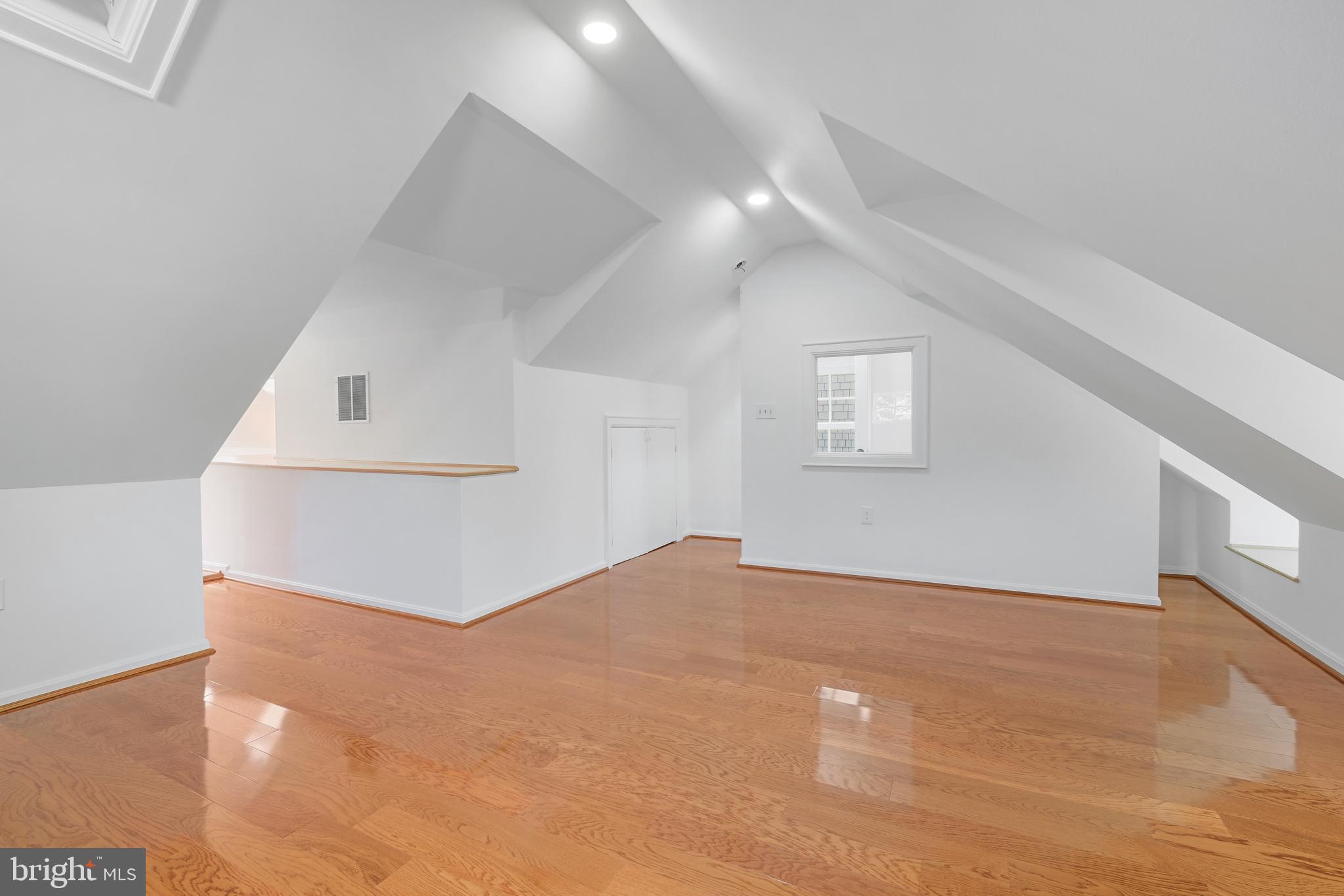 NORWOOD HEIGHTS - Residential Lease