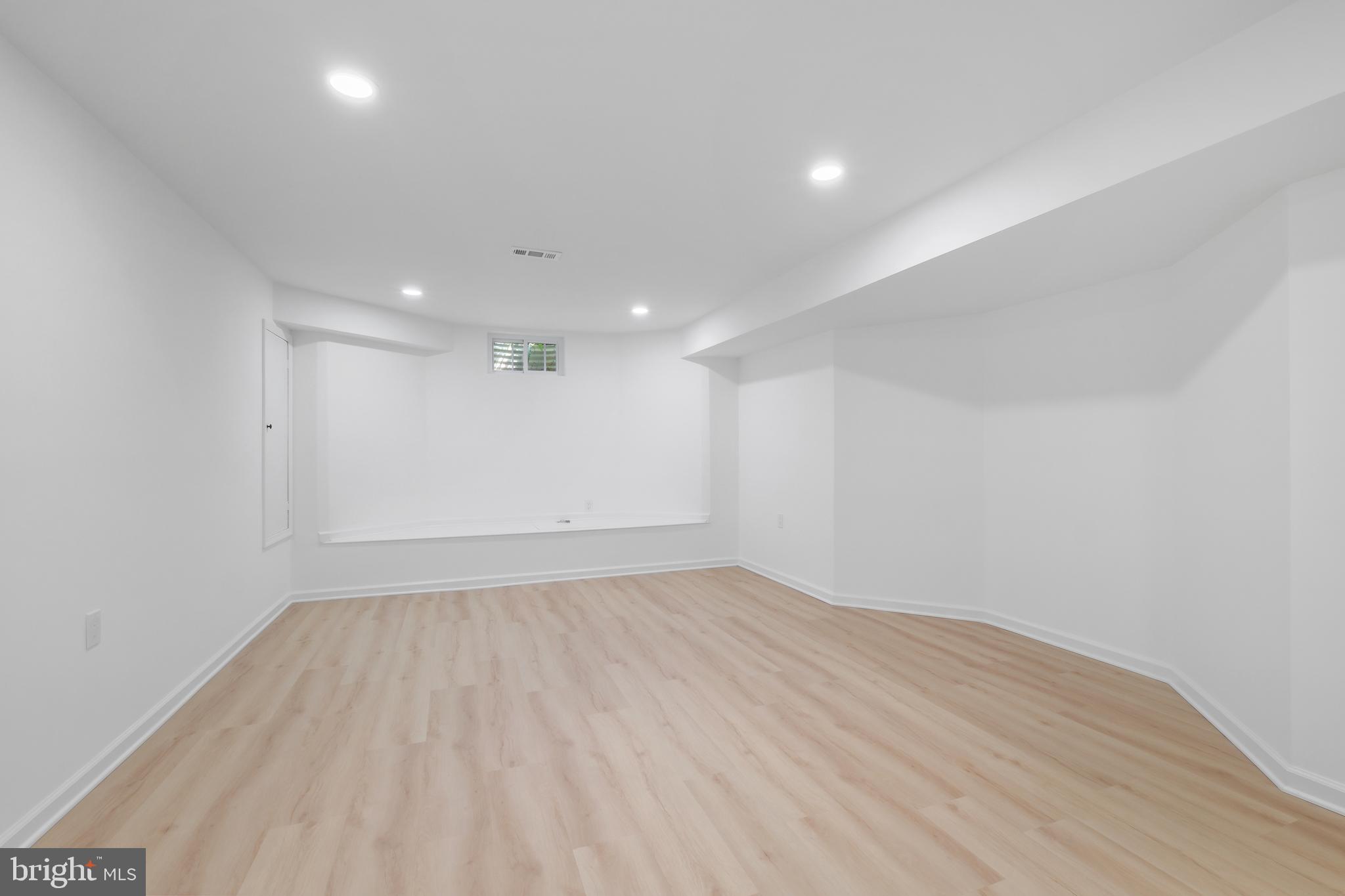 NORWOOD HEIGHTS - Residential Lease