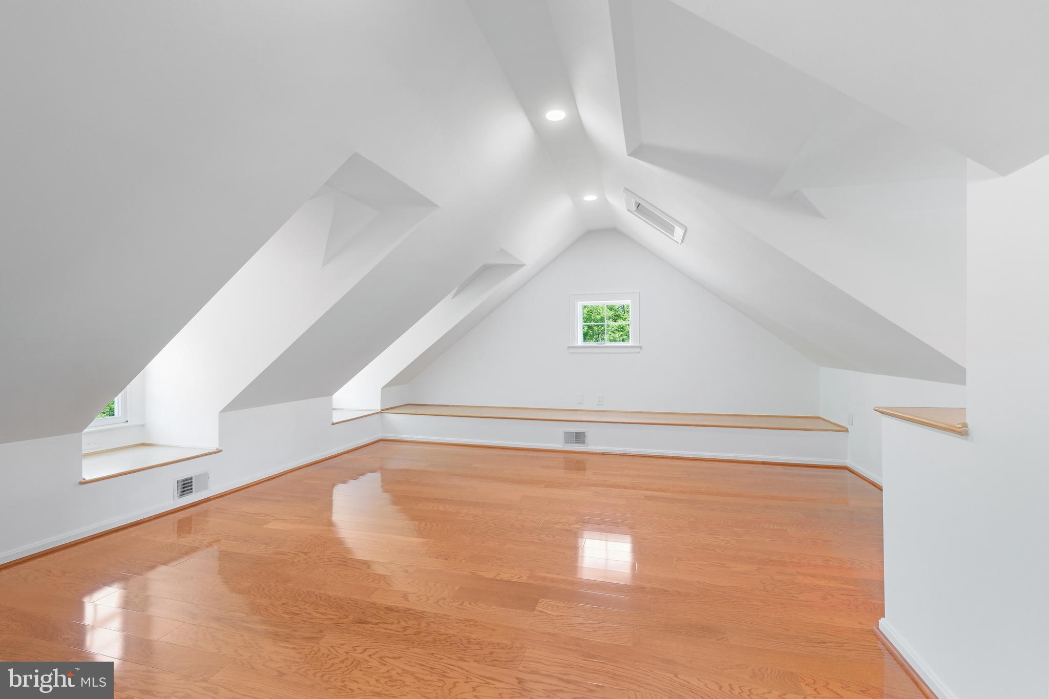 NORWOOD HEIGHTS - Residential Lease