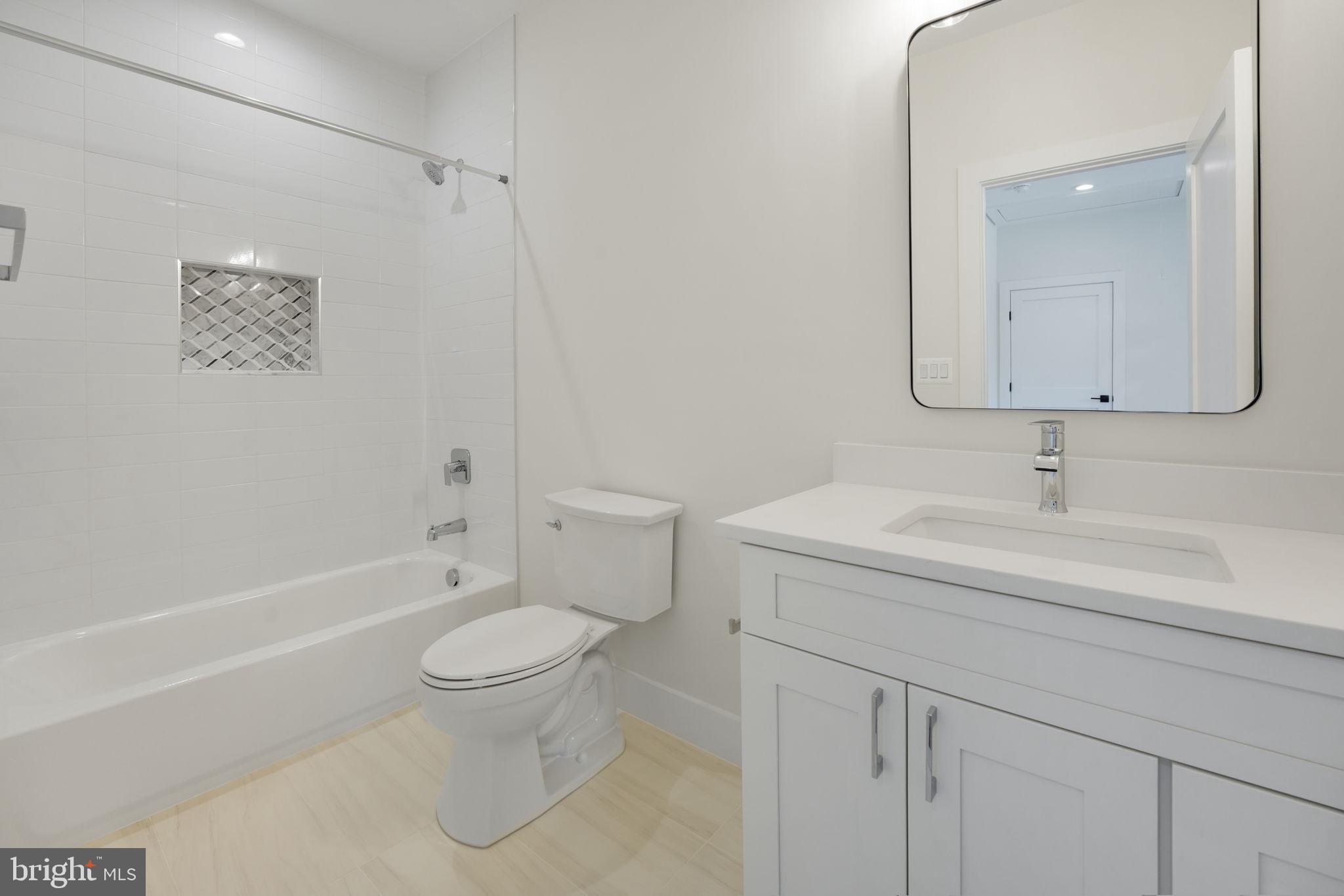 DONNA LEE GARDENS - Residential